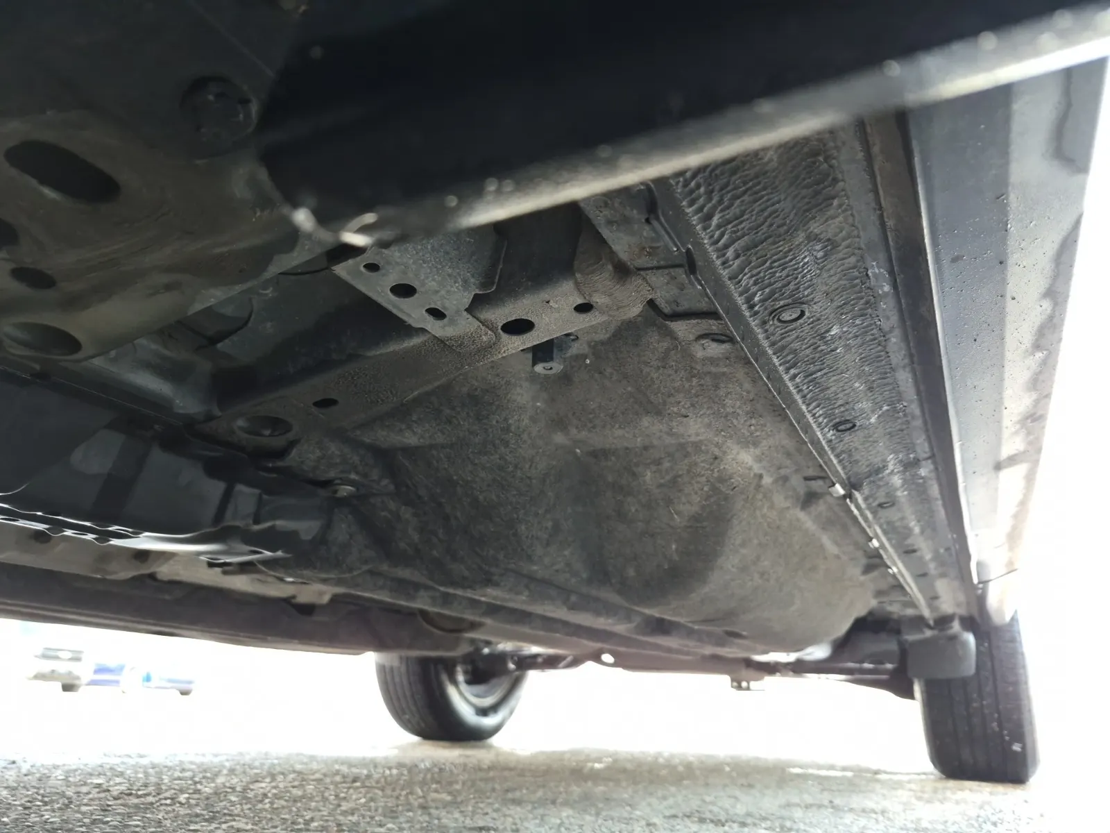 Undercarriage - Driver Photo