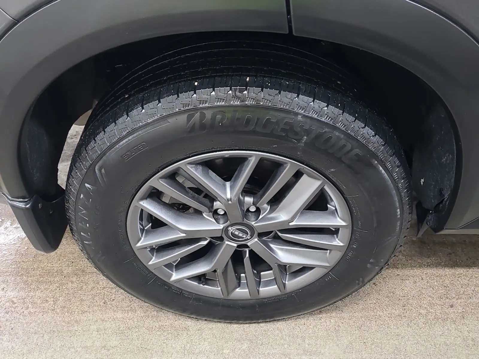 Right Rear Wheel/Tire Photo