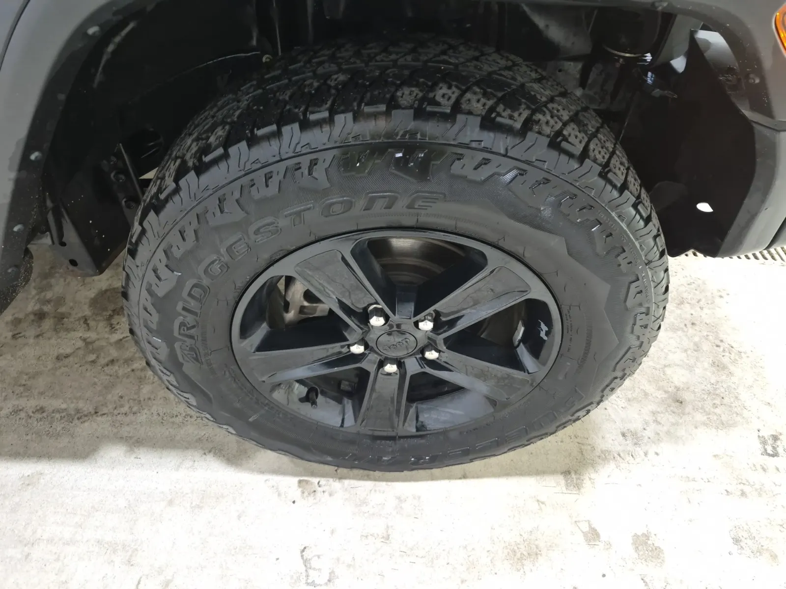 Right Front Wheel/Tire Photo