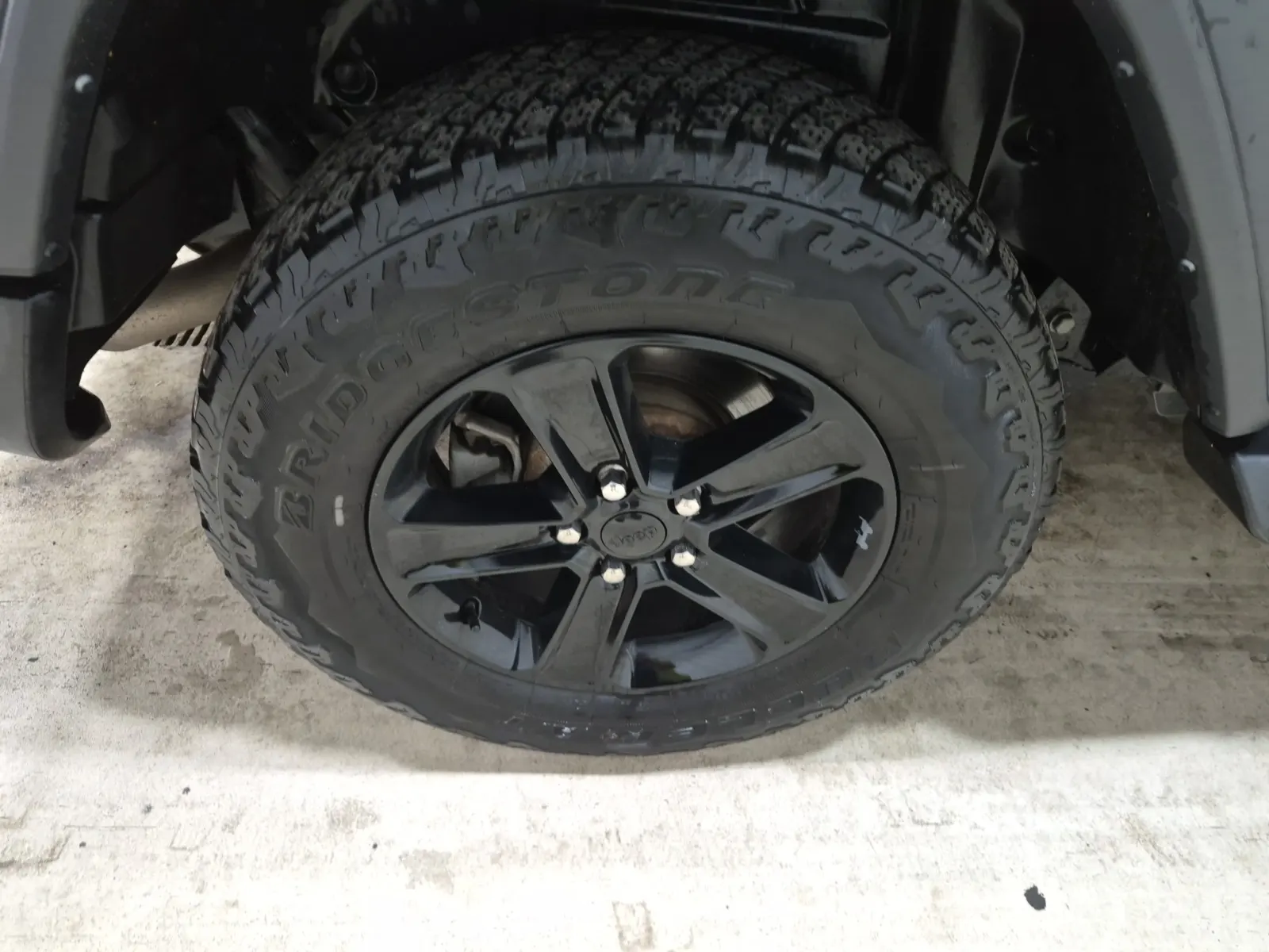Right Rear Wheel/Tire Photo