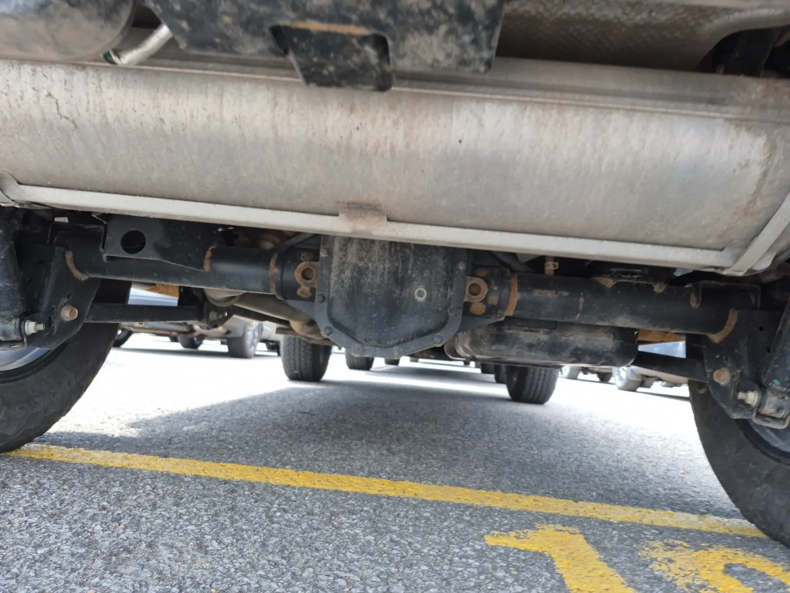 Undercarriage - Rear Photo