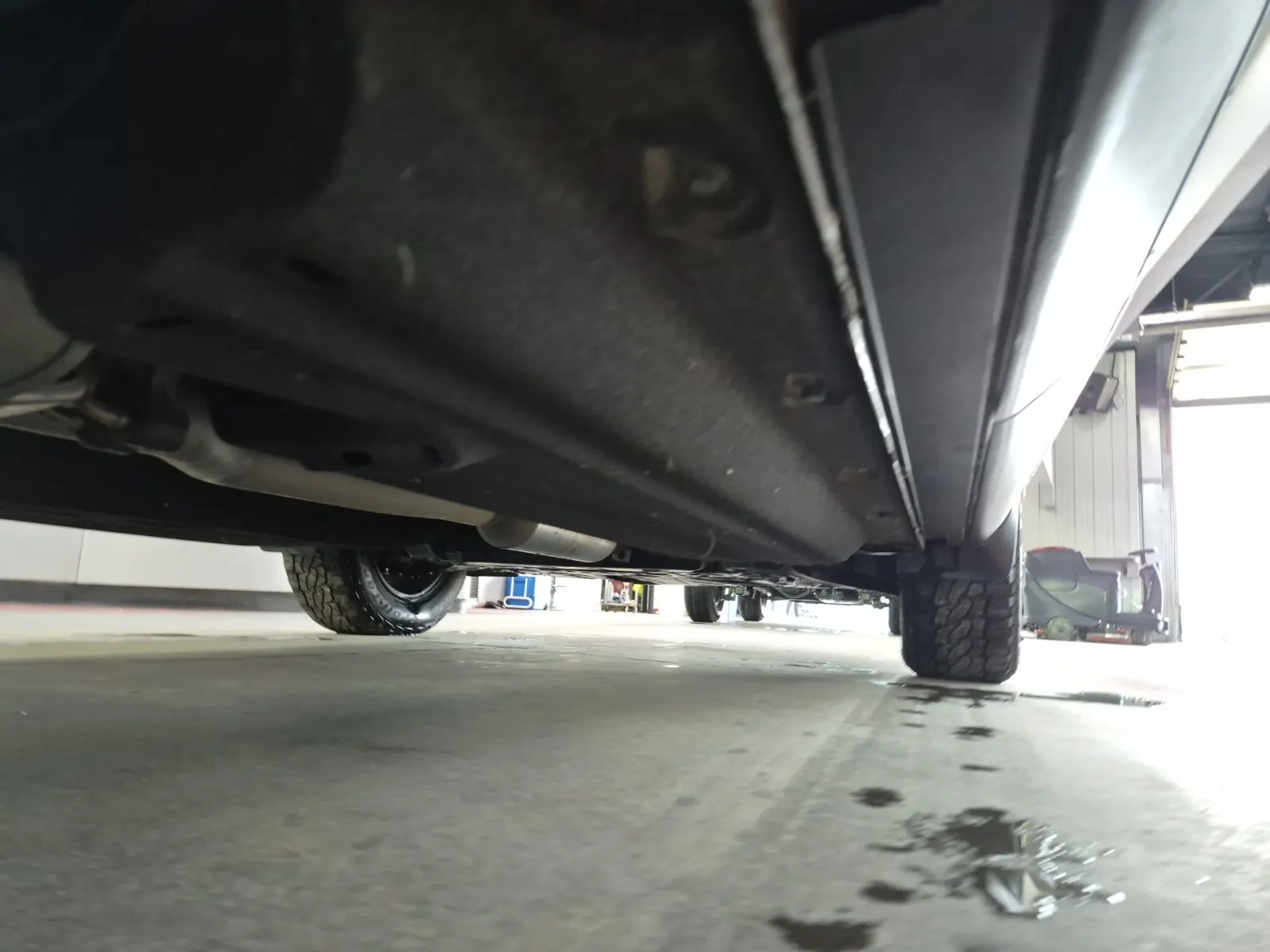 Undercarriage - Passenger Photo