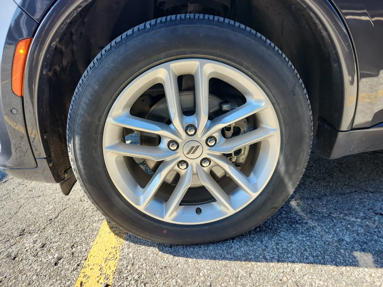 Front driver wheel/tire photo