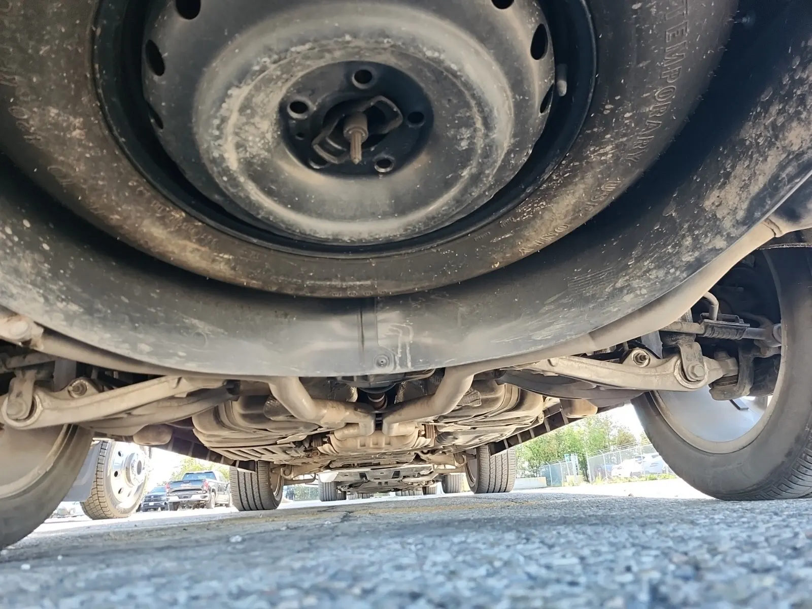 Undercarriage - Rear Photo