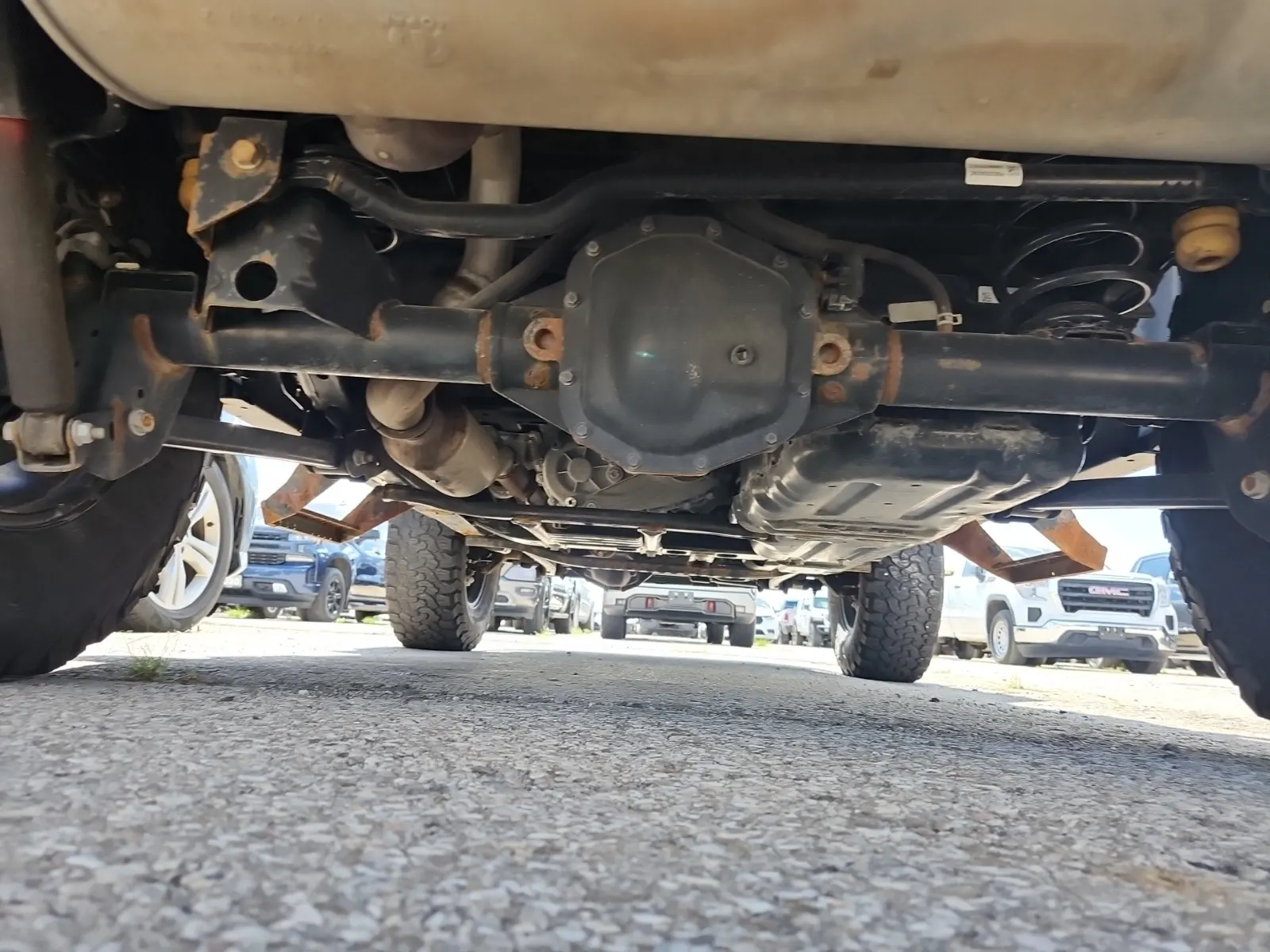 Undercarriage - Rear Photo