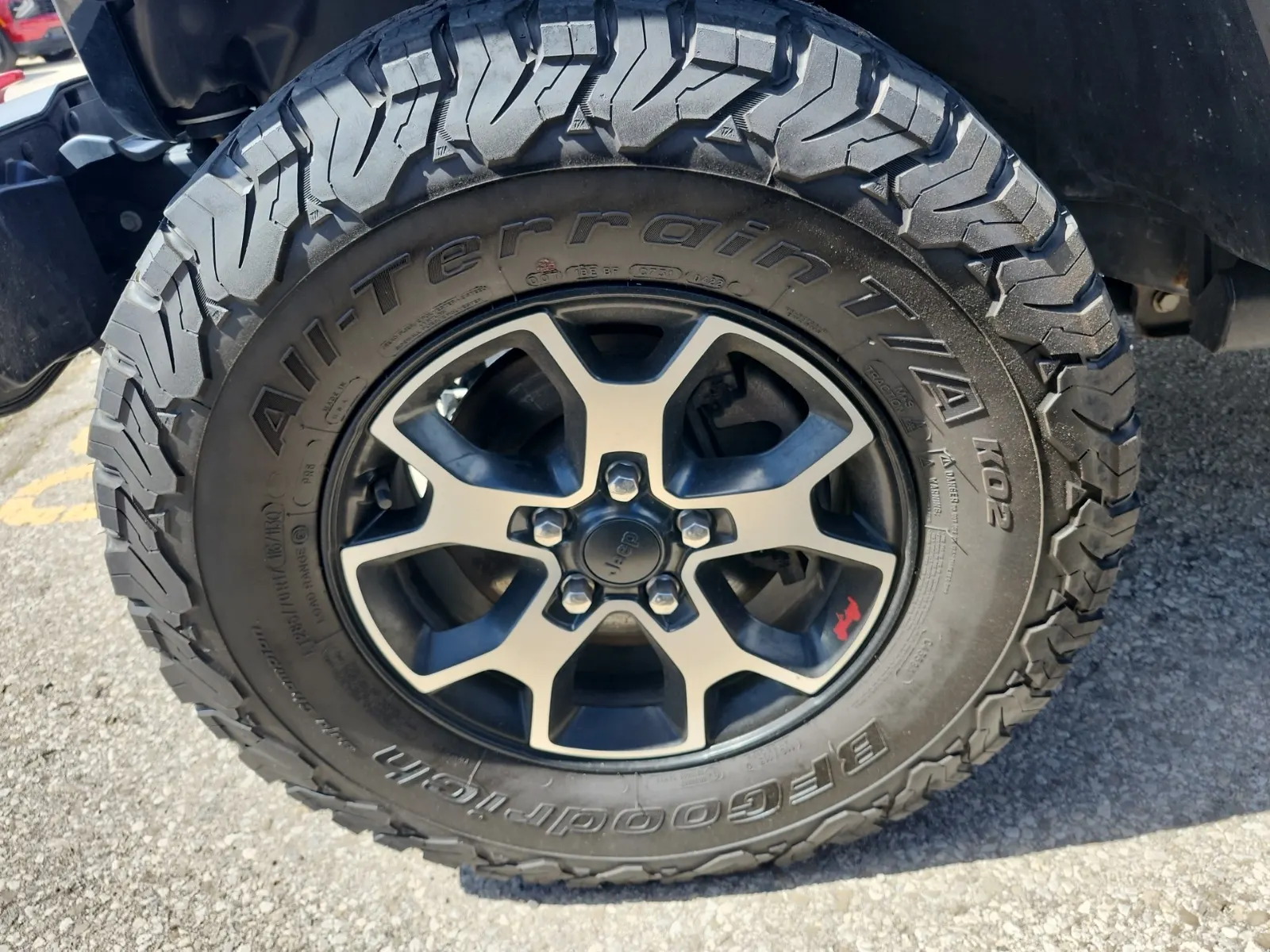 Front driver wheel/tire photo