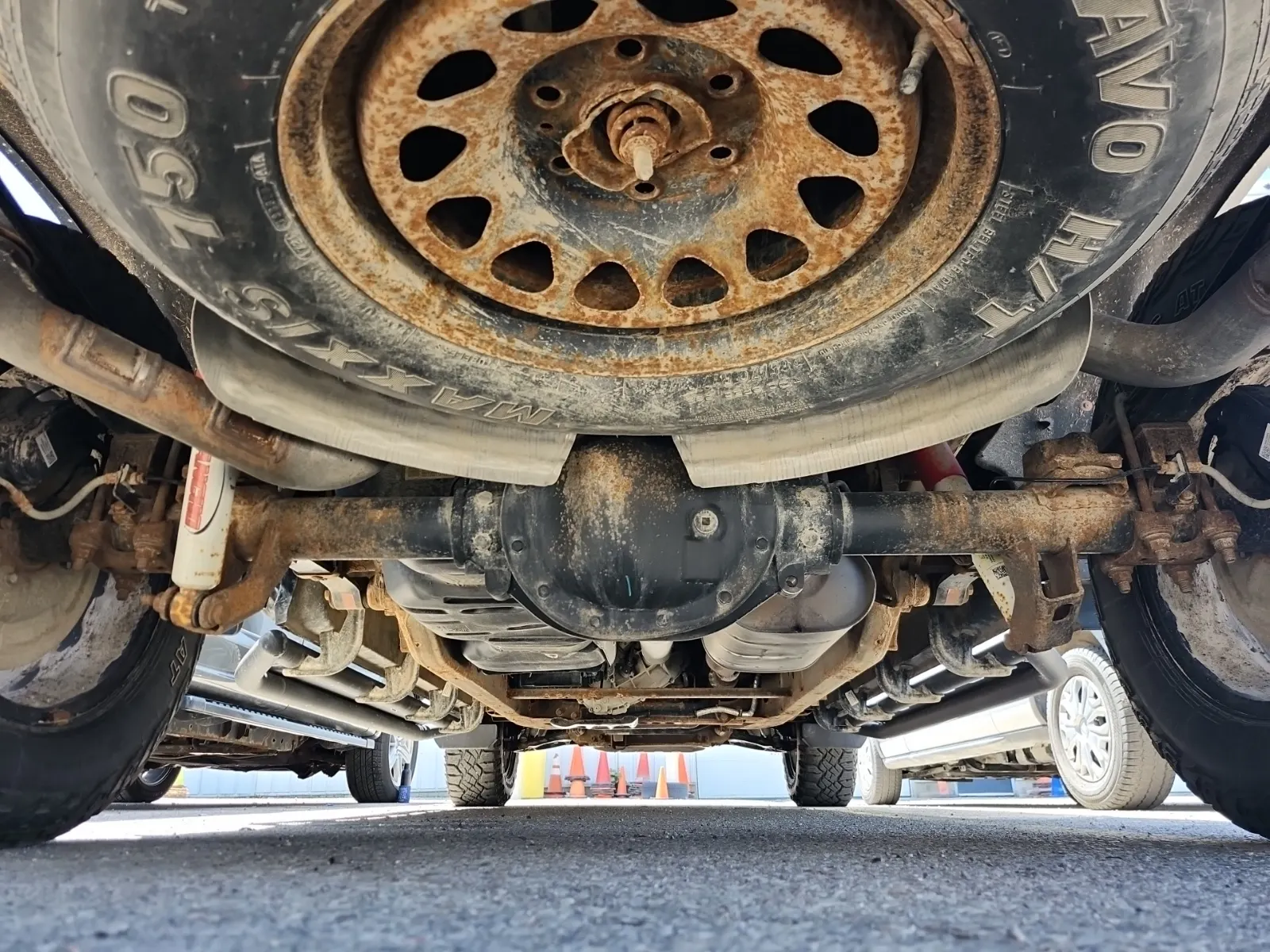Undercarriage - Rear Photo