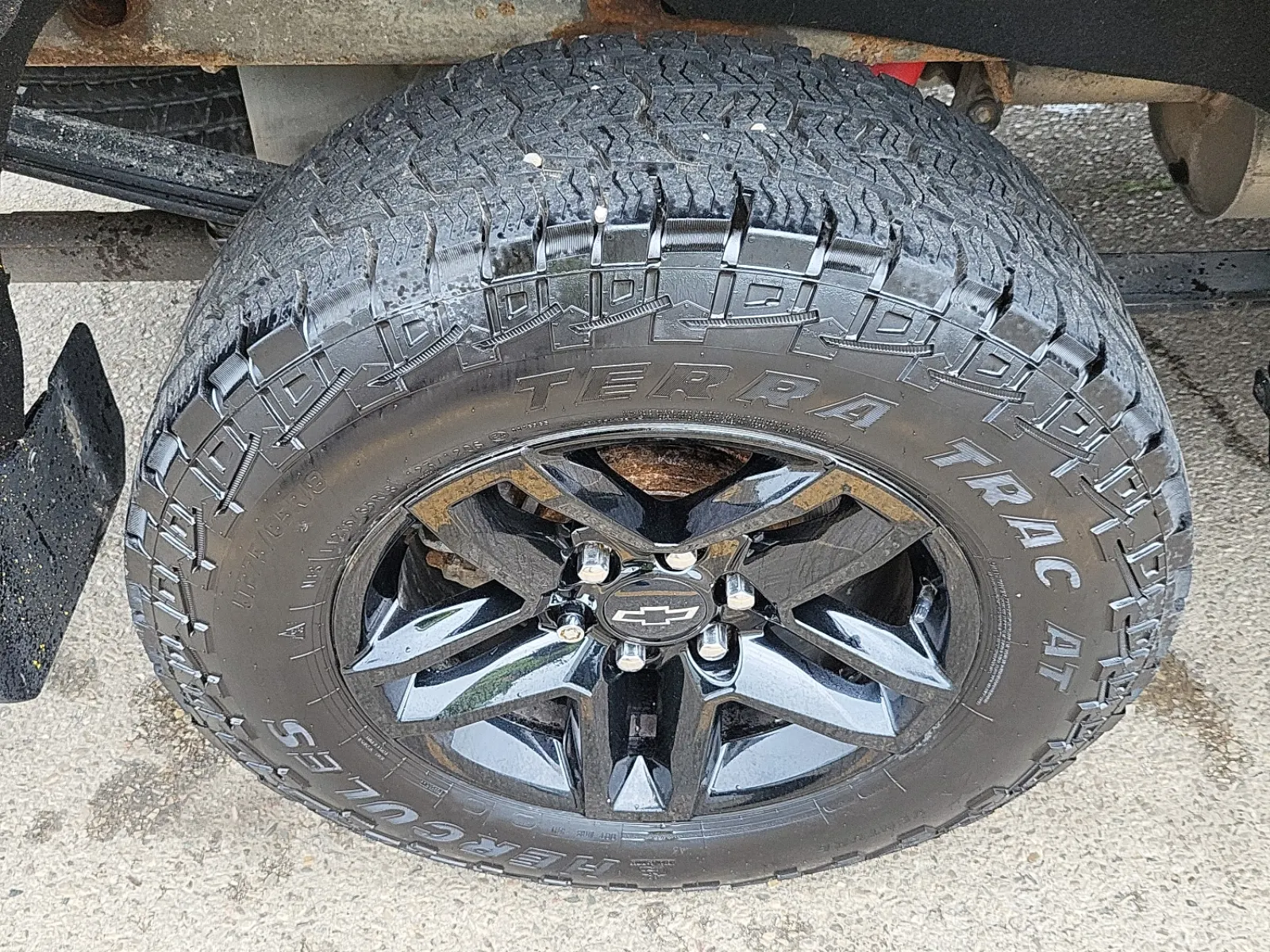 Right Rear Wheel/Tire Photo