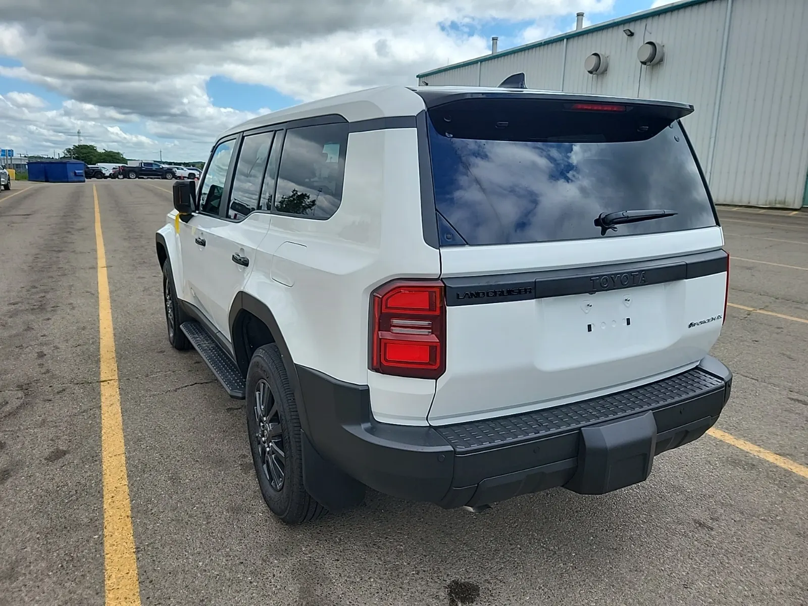 Driver Rear 3/4 Photo