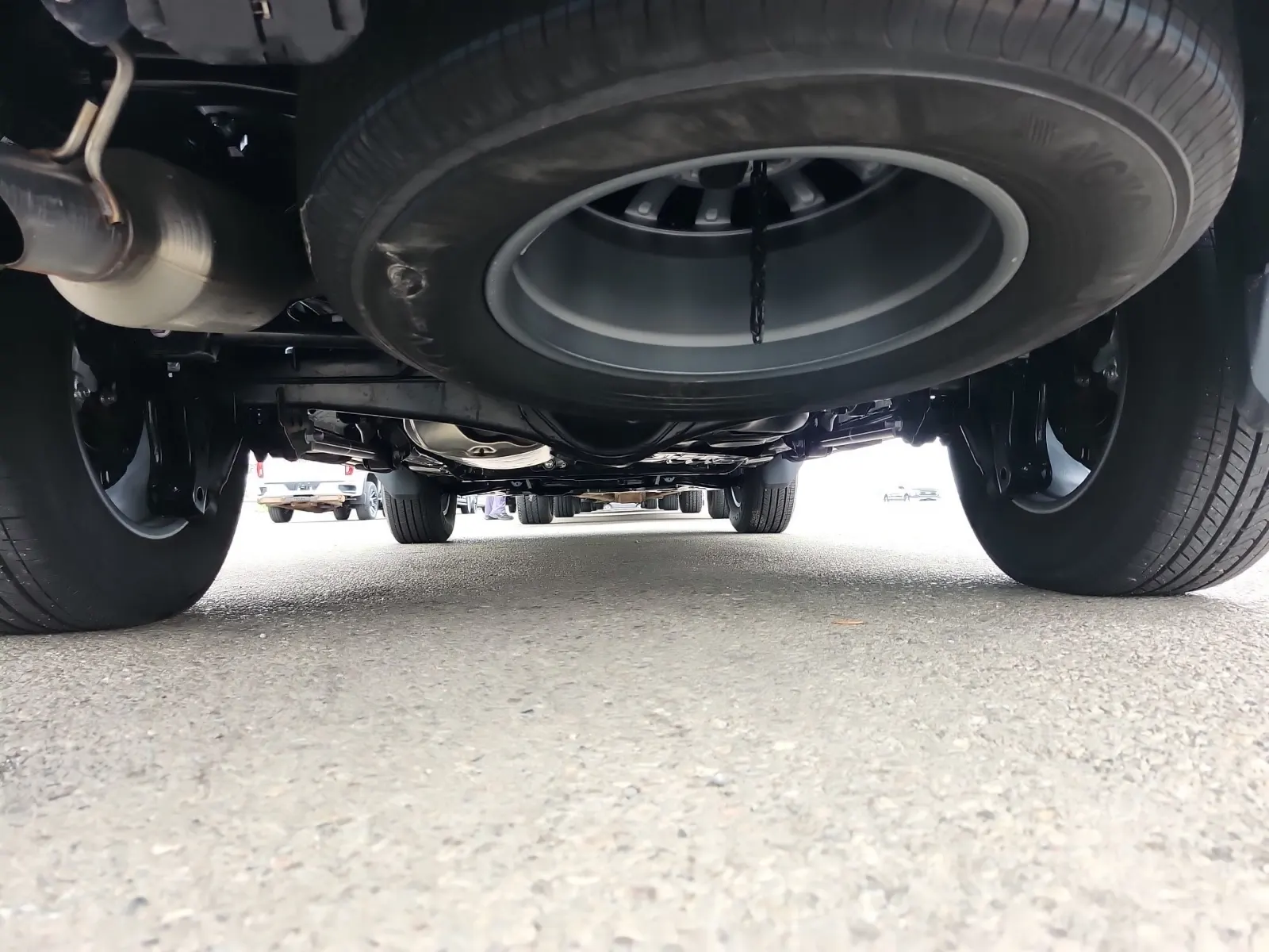 Undercarriage - Rear Photo