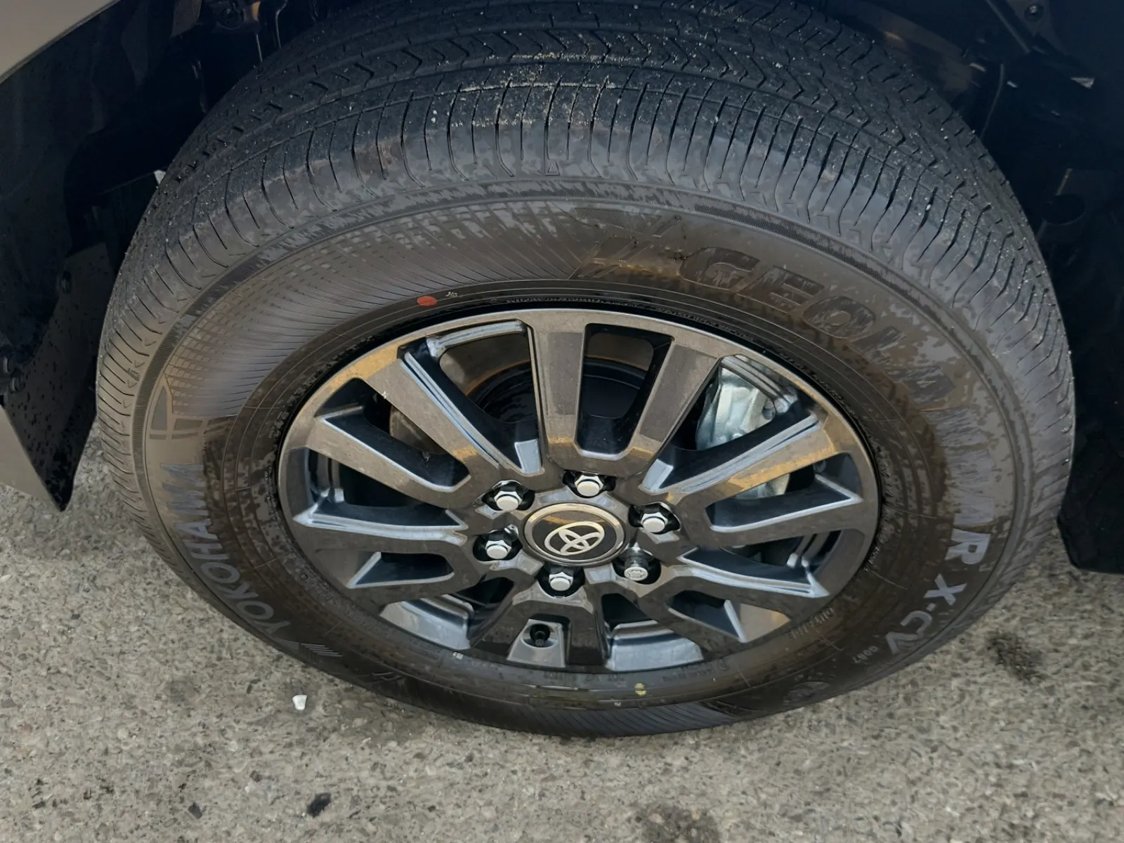 Front driver wheel/tire photo
