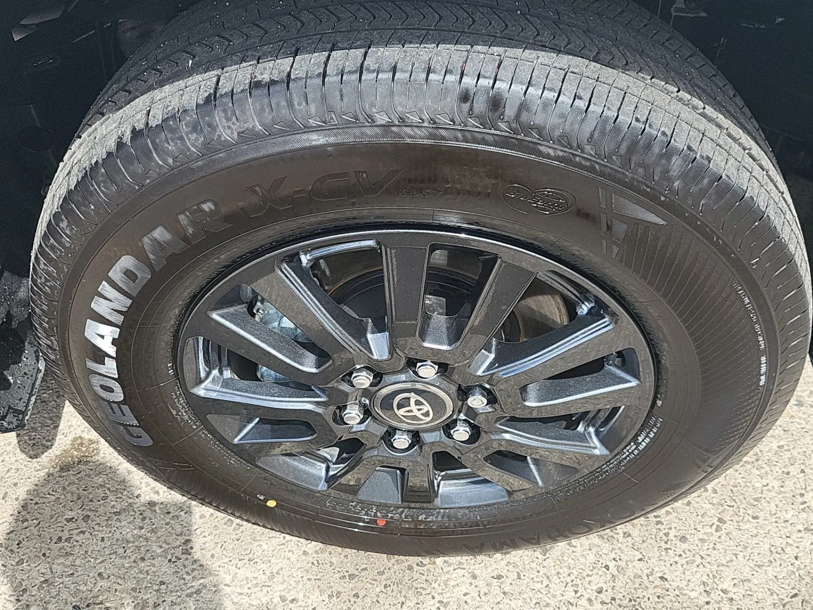 Right Front Wheel/Tire Photo