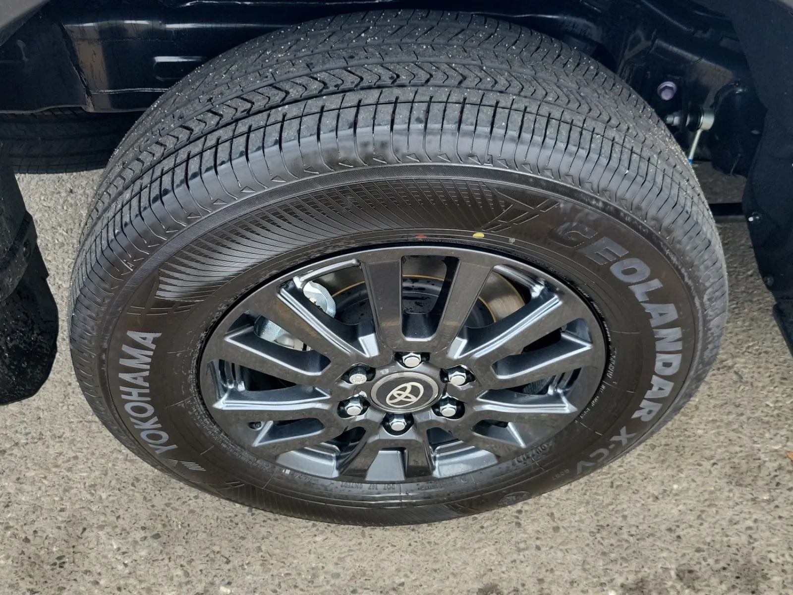 Right Rear Wheel/Tire Photo
