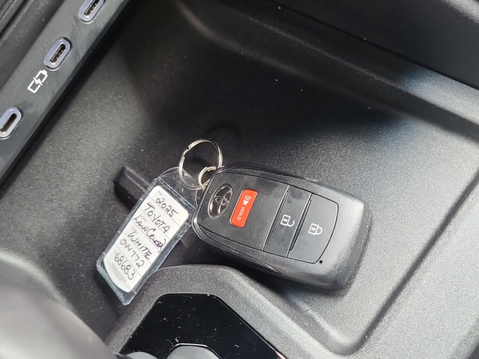 Keys/Fobs/Manual Photo