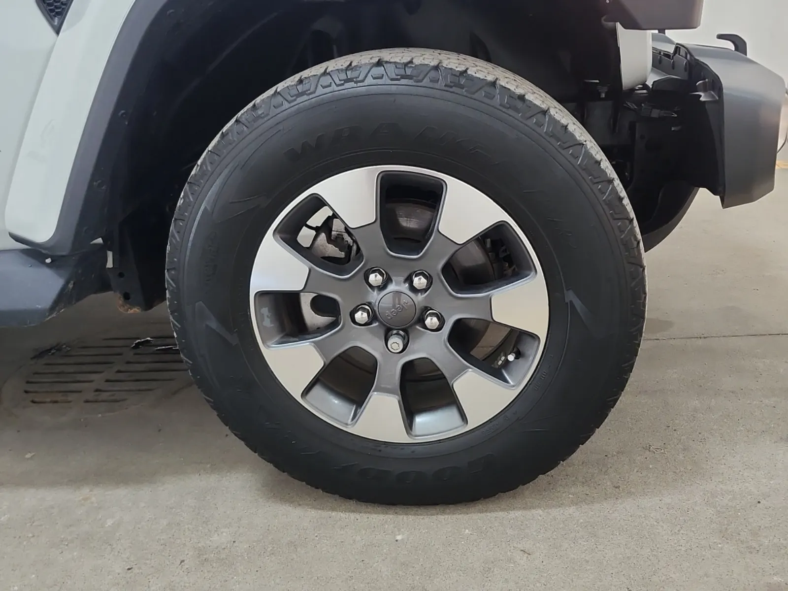 Right Front Wheel/Tire Photo