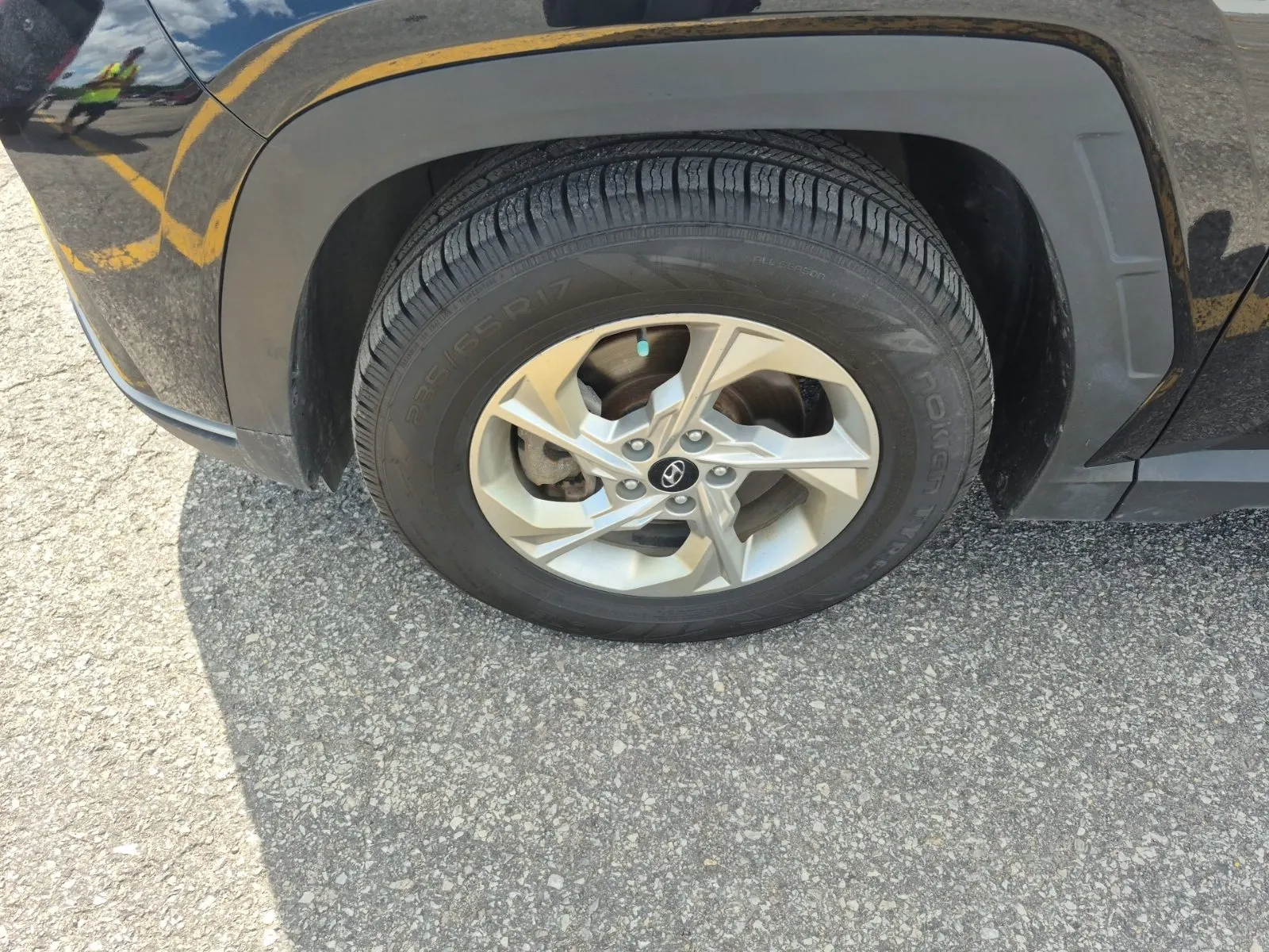 Front driver wheel/tire photo