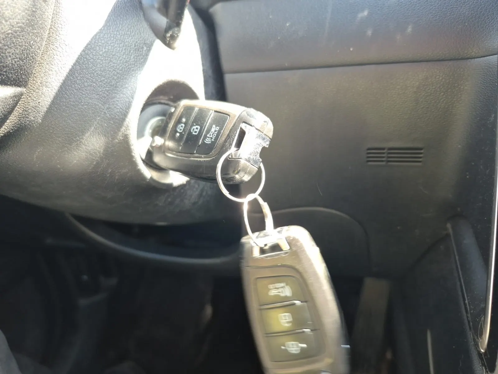 Keys/Fobs/Manual Photo