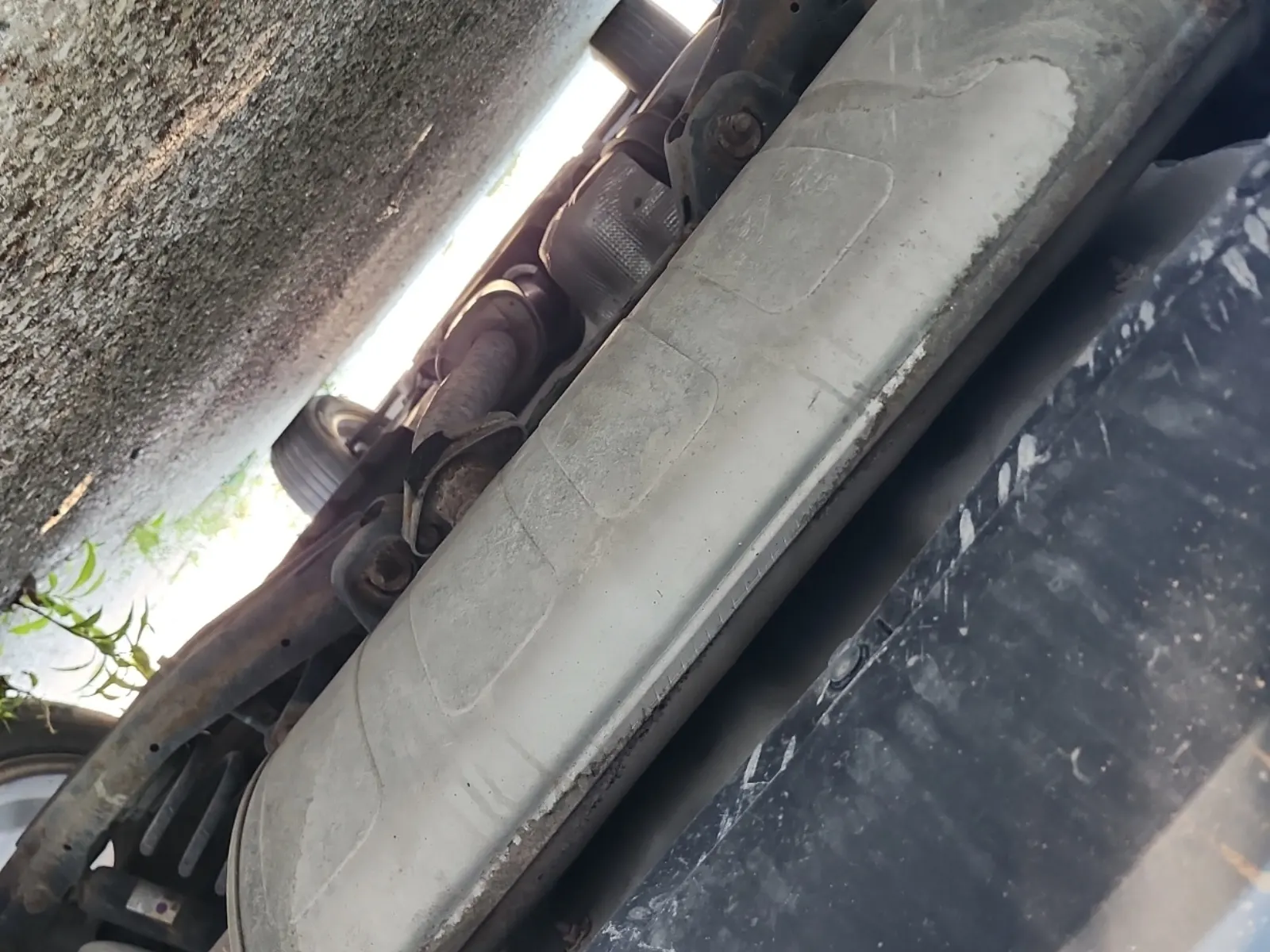 Undercarriage - Rear Photo
