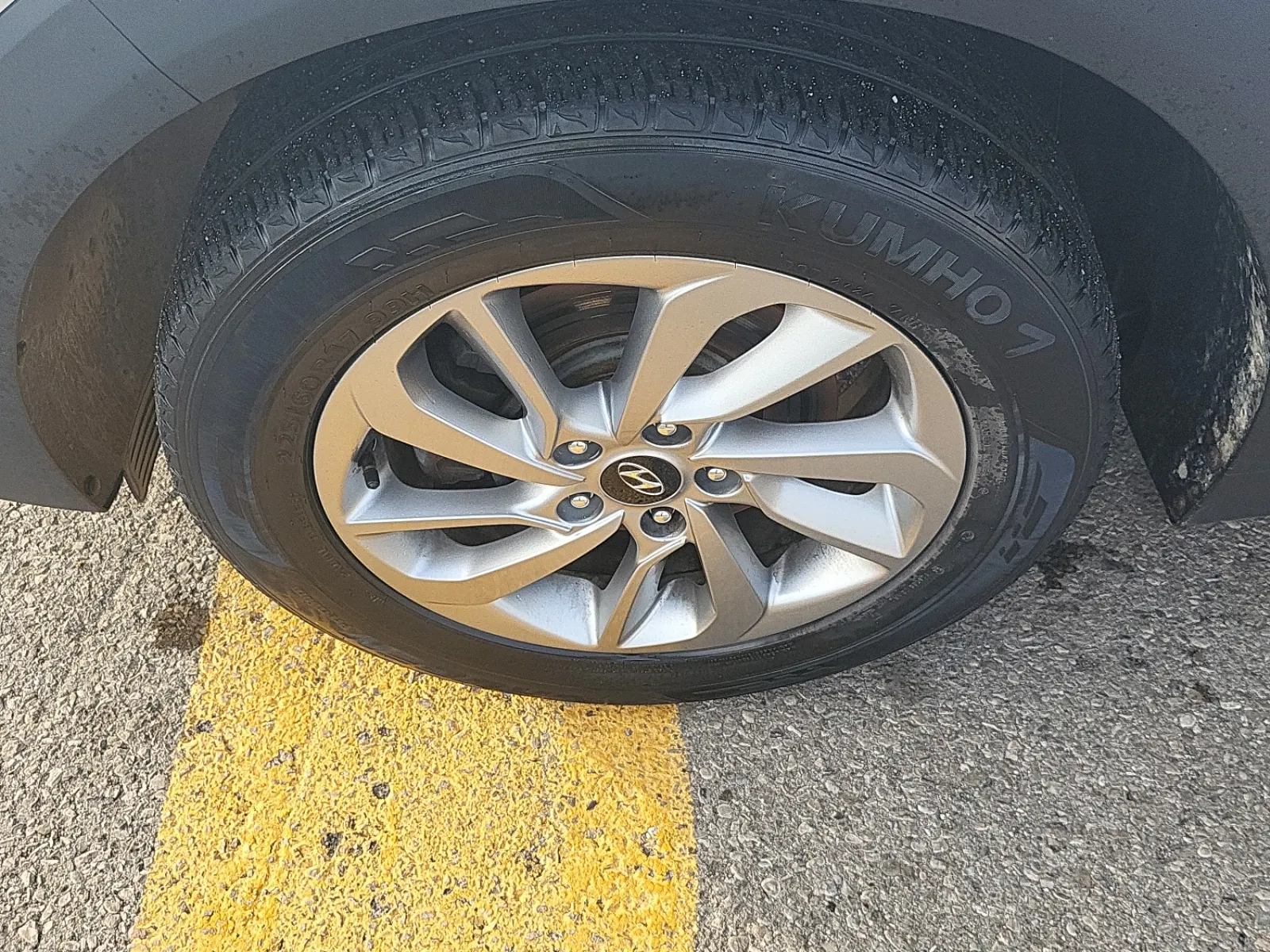 Front driver wheel/tire photo
