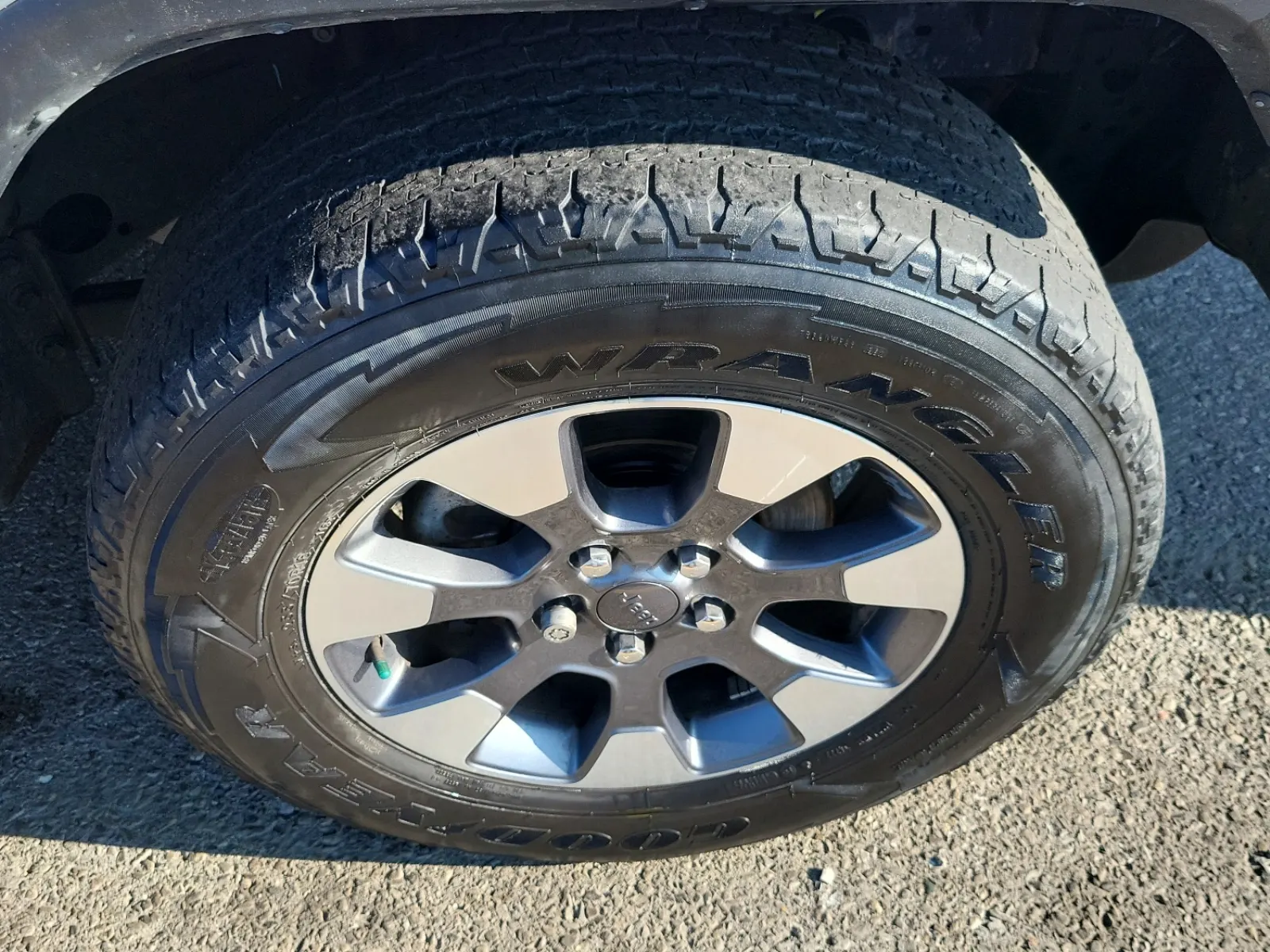 Right Front Wheel/Tire Photo