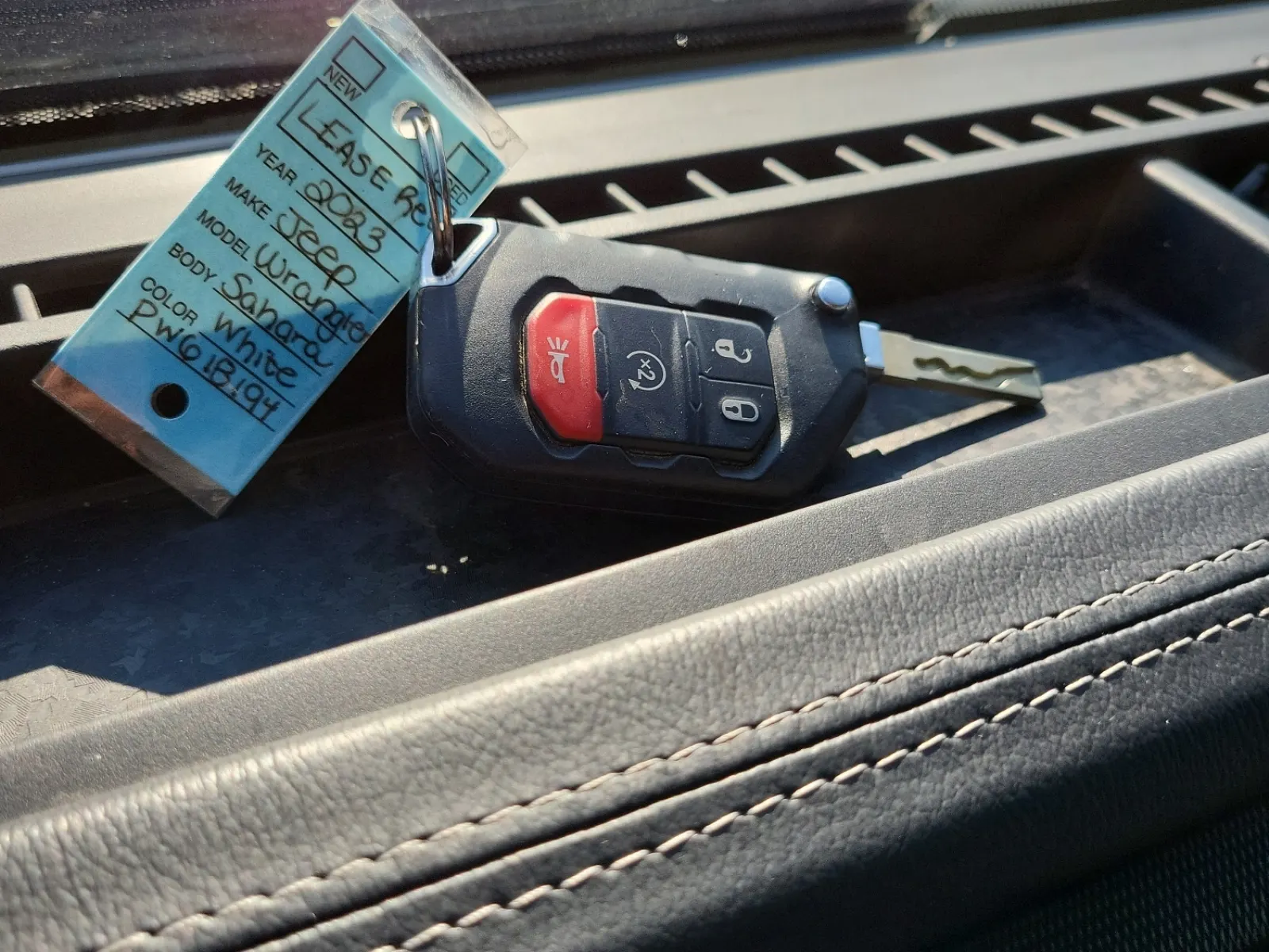Keys/Fobs/Manual Photo