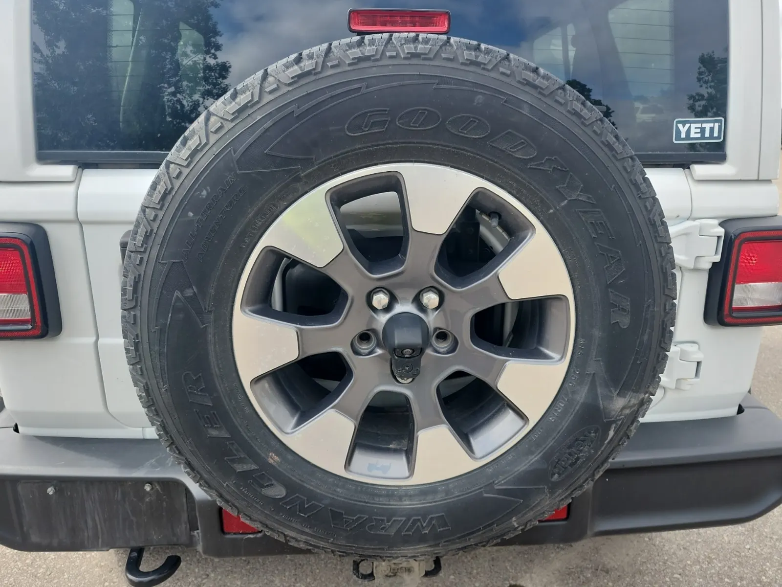 Spare Tire & Wheel Photo