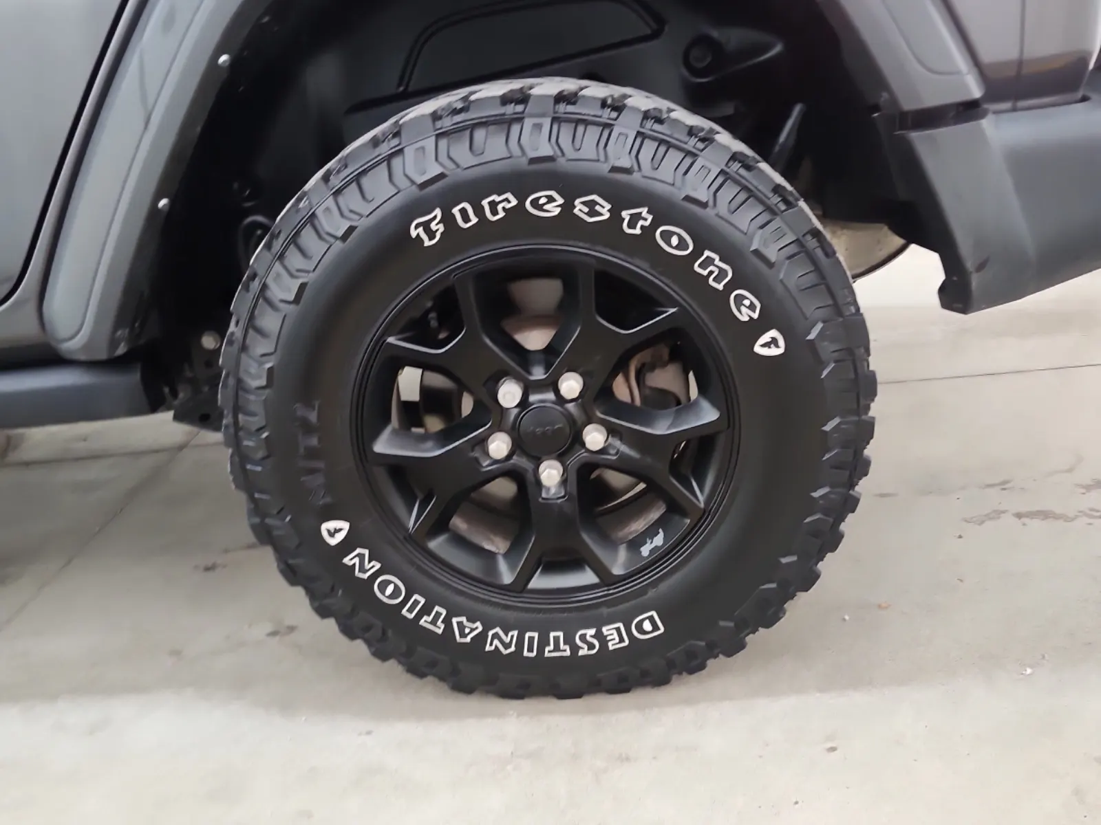 Left Rear Wheel/Tire Photo
