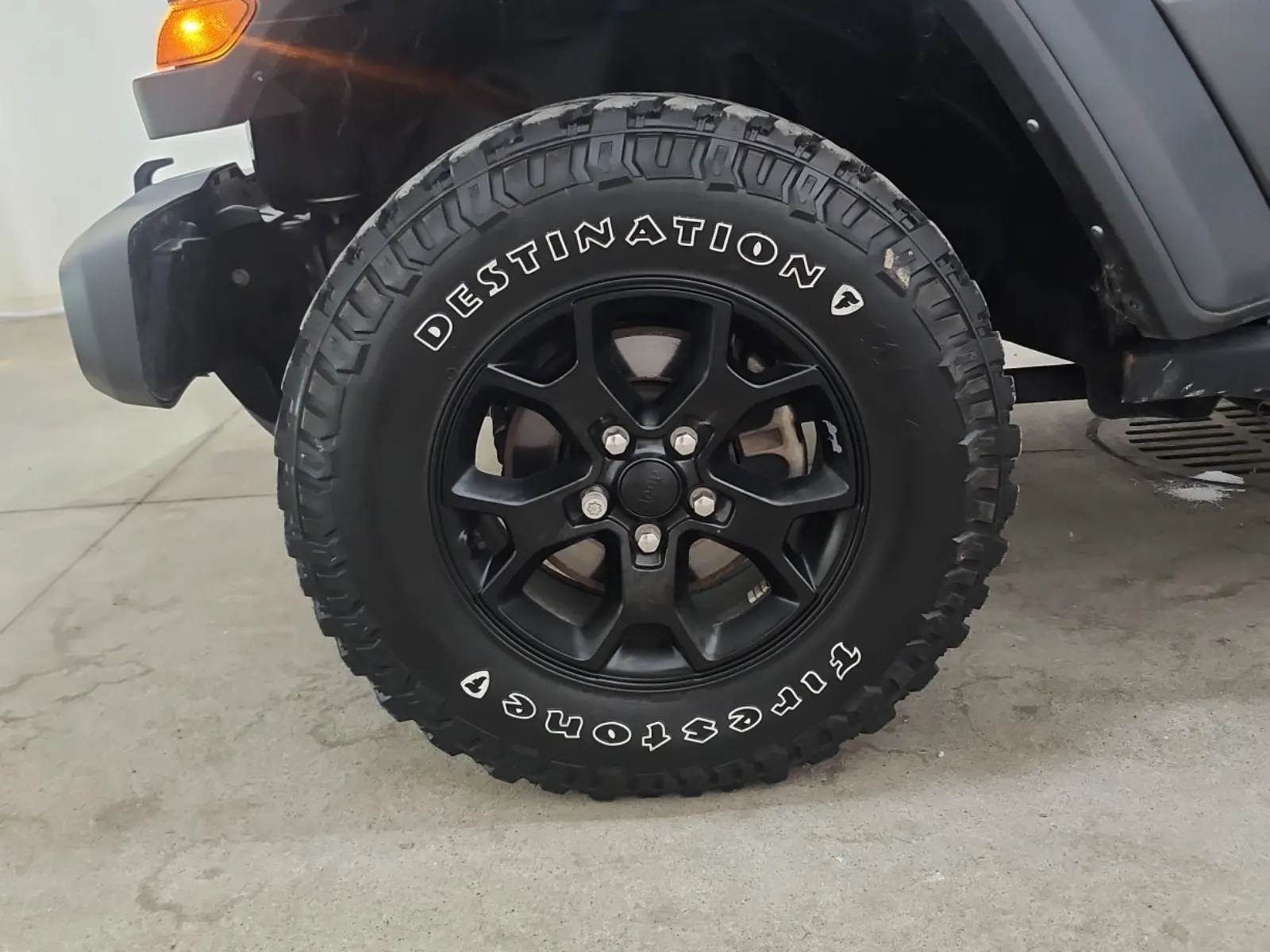 Front driver wheel/tire photo