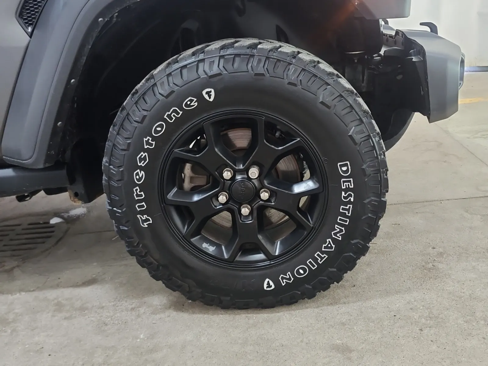Right Front Wheel/Tire Photo