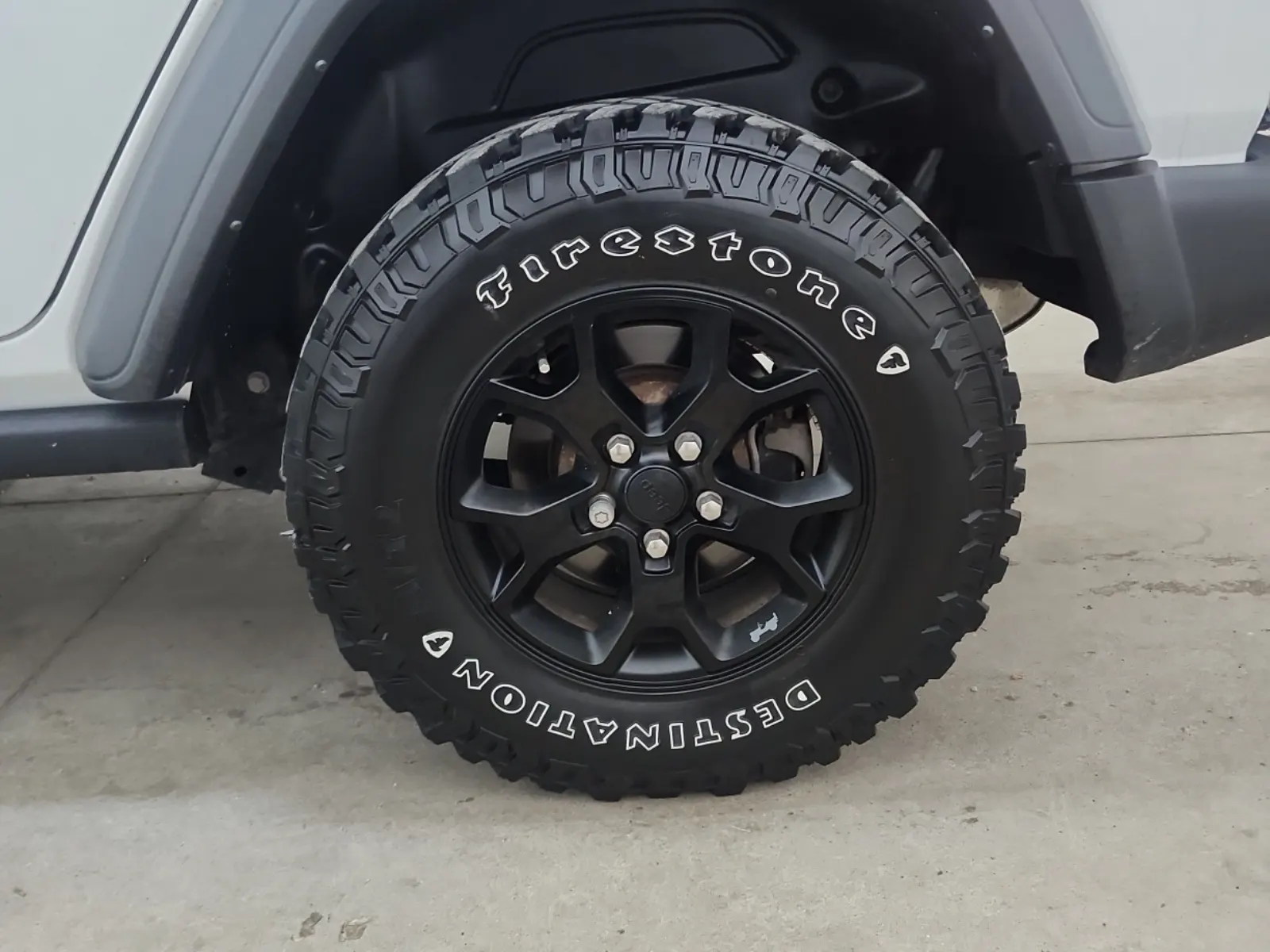 Left Rear Wheel/Tire Photo