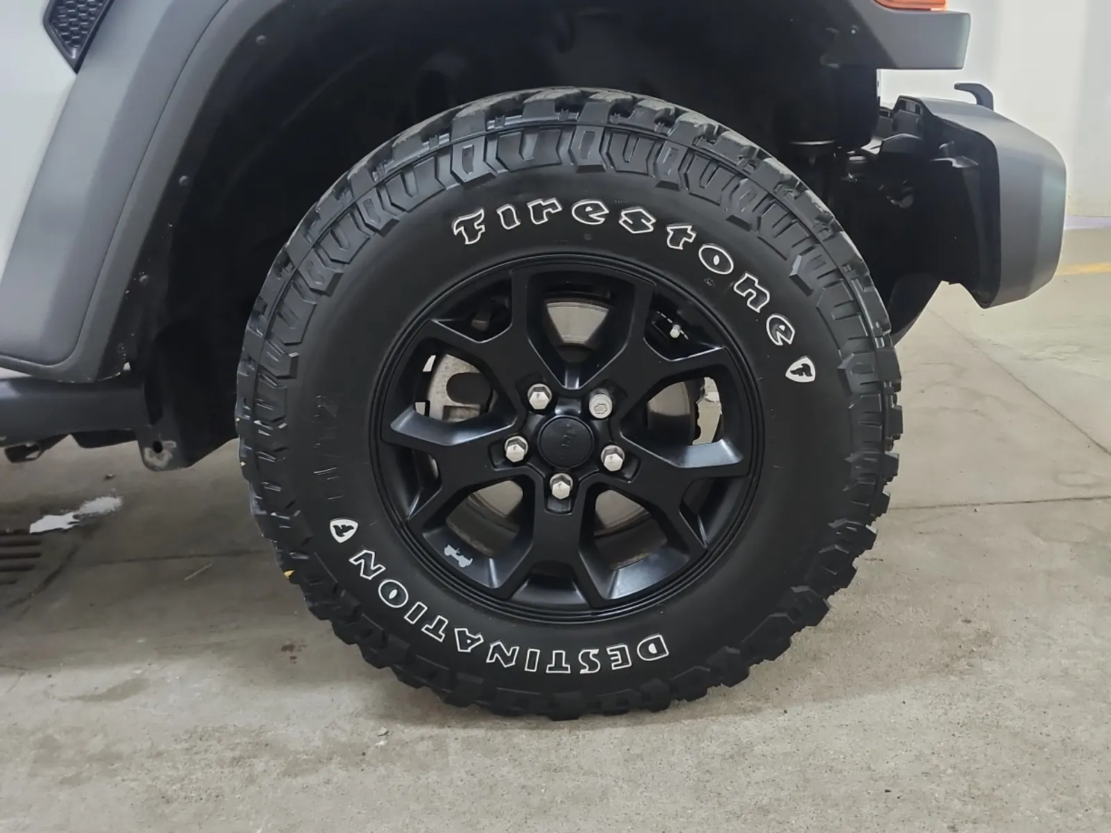 Right Front Wheel/Tire Photo
