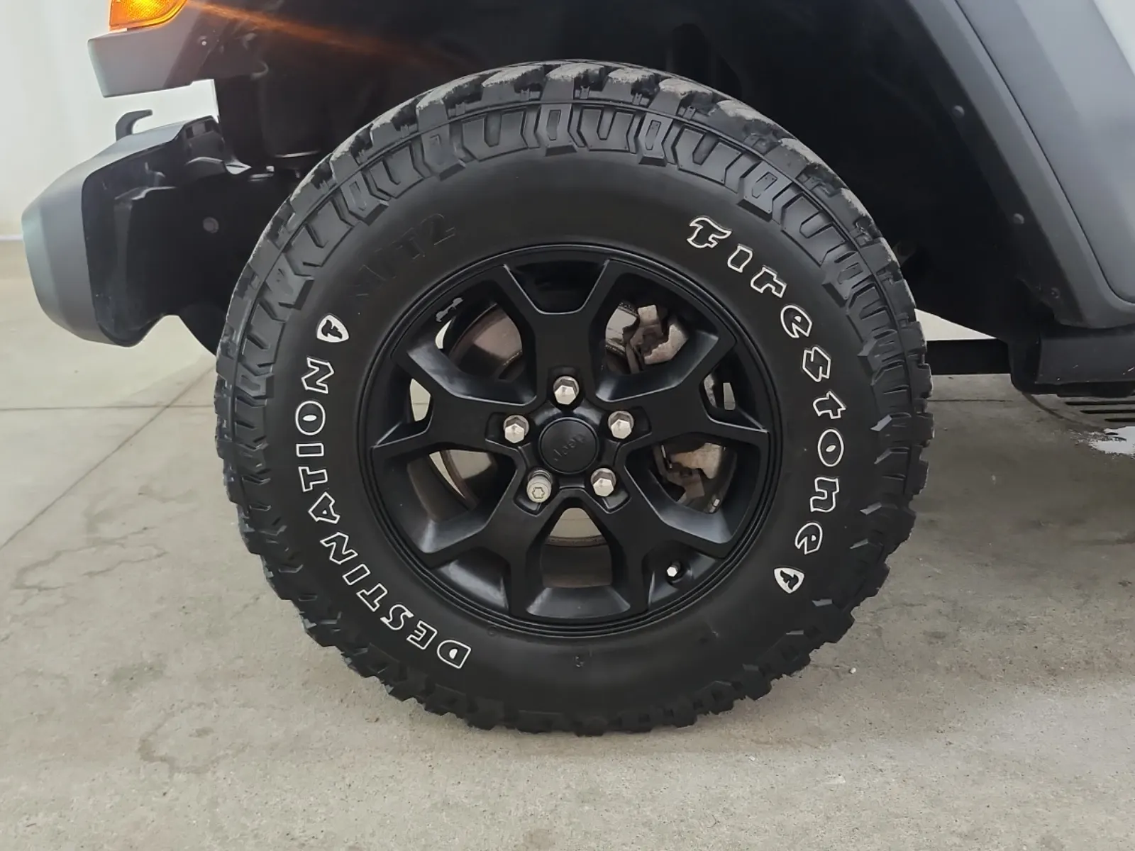 Front driver wheel/tire photo
