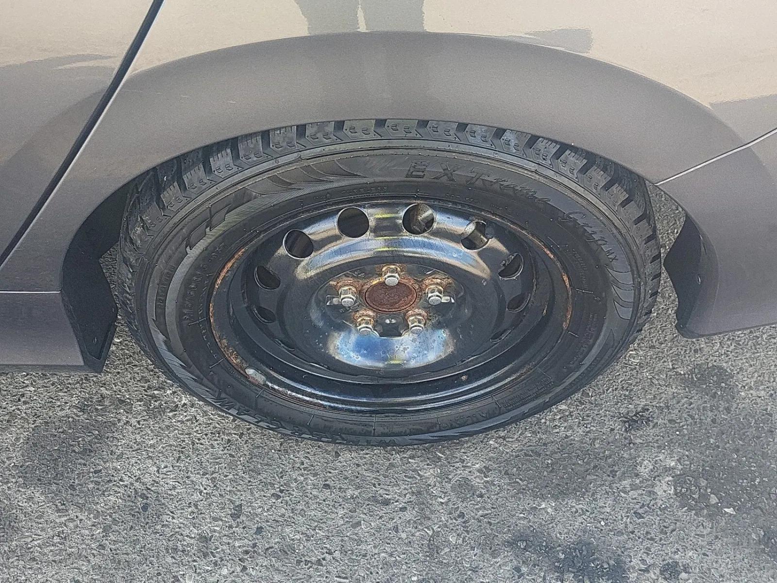 Left Rear Wheel/Tire Photo