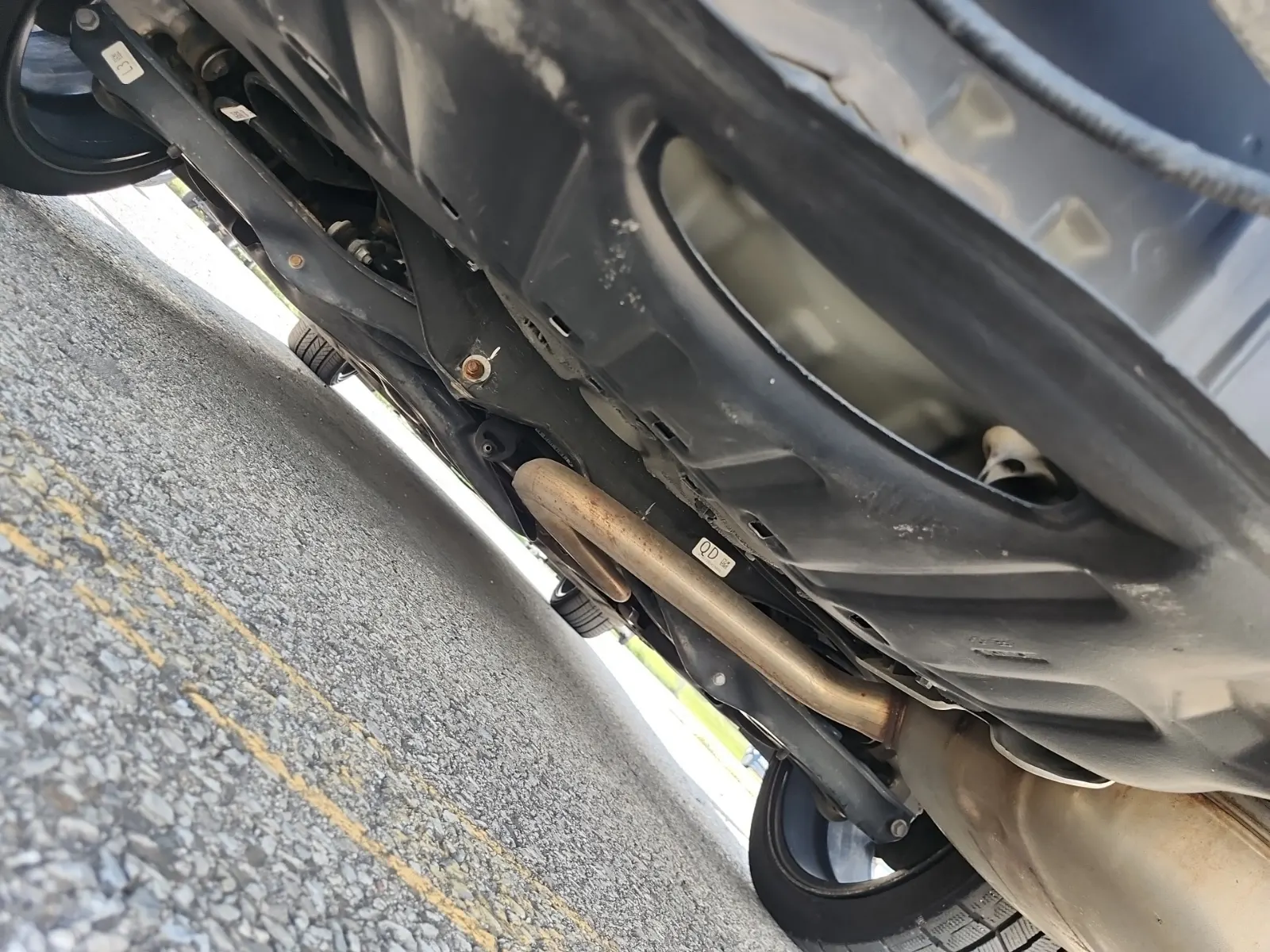 Undercarriage - Rear Photo