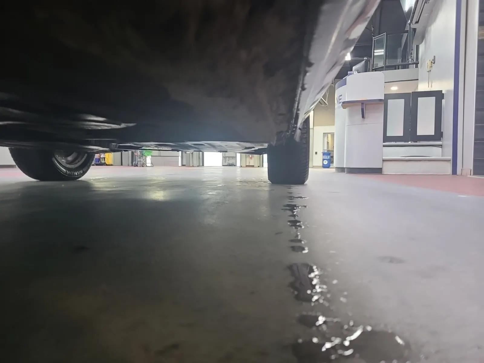 Undercarriage - Driver Photo