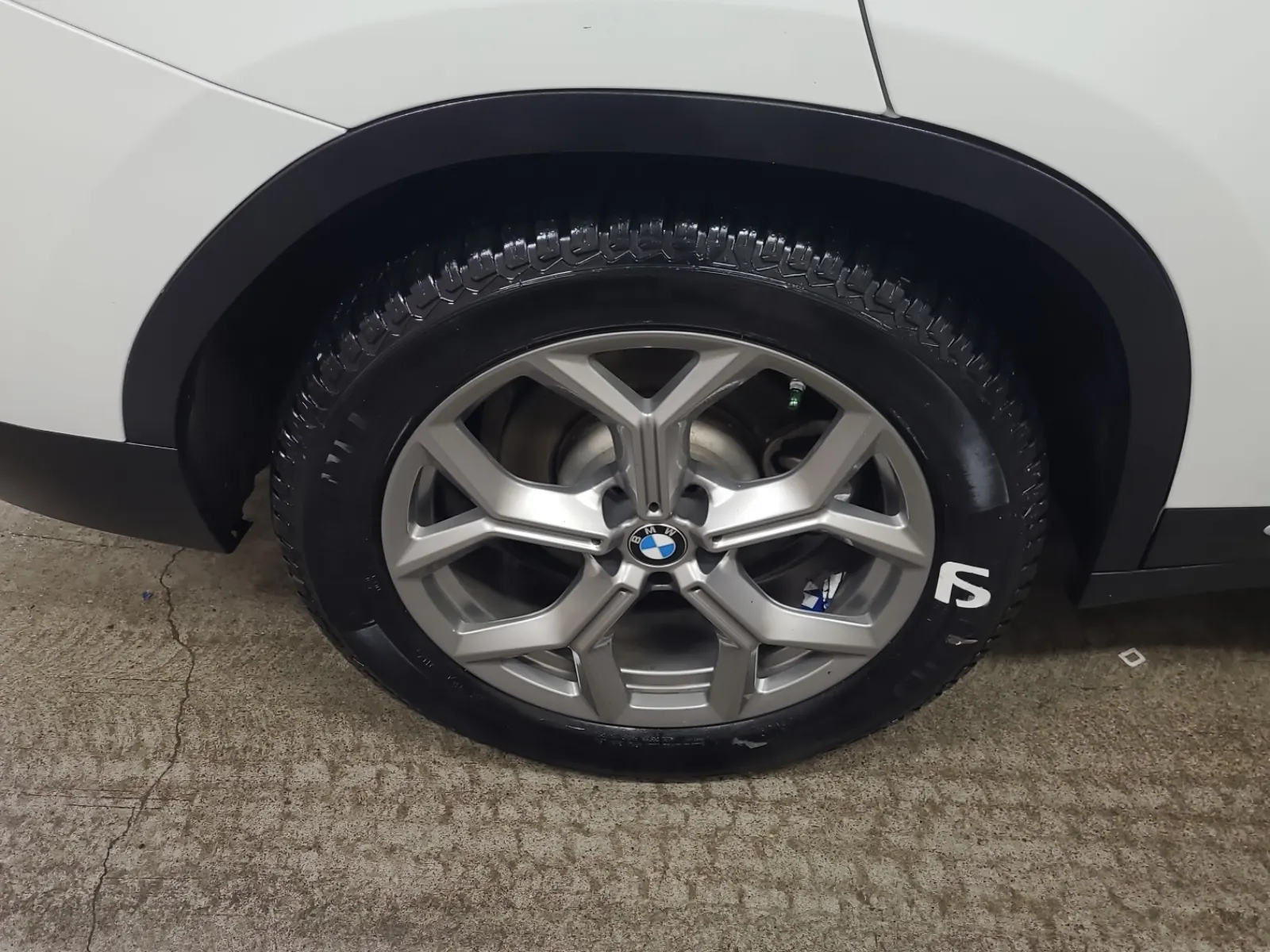 Right Rear Wheel/Tire Photo