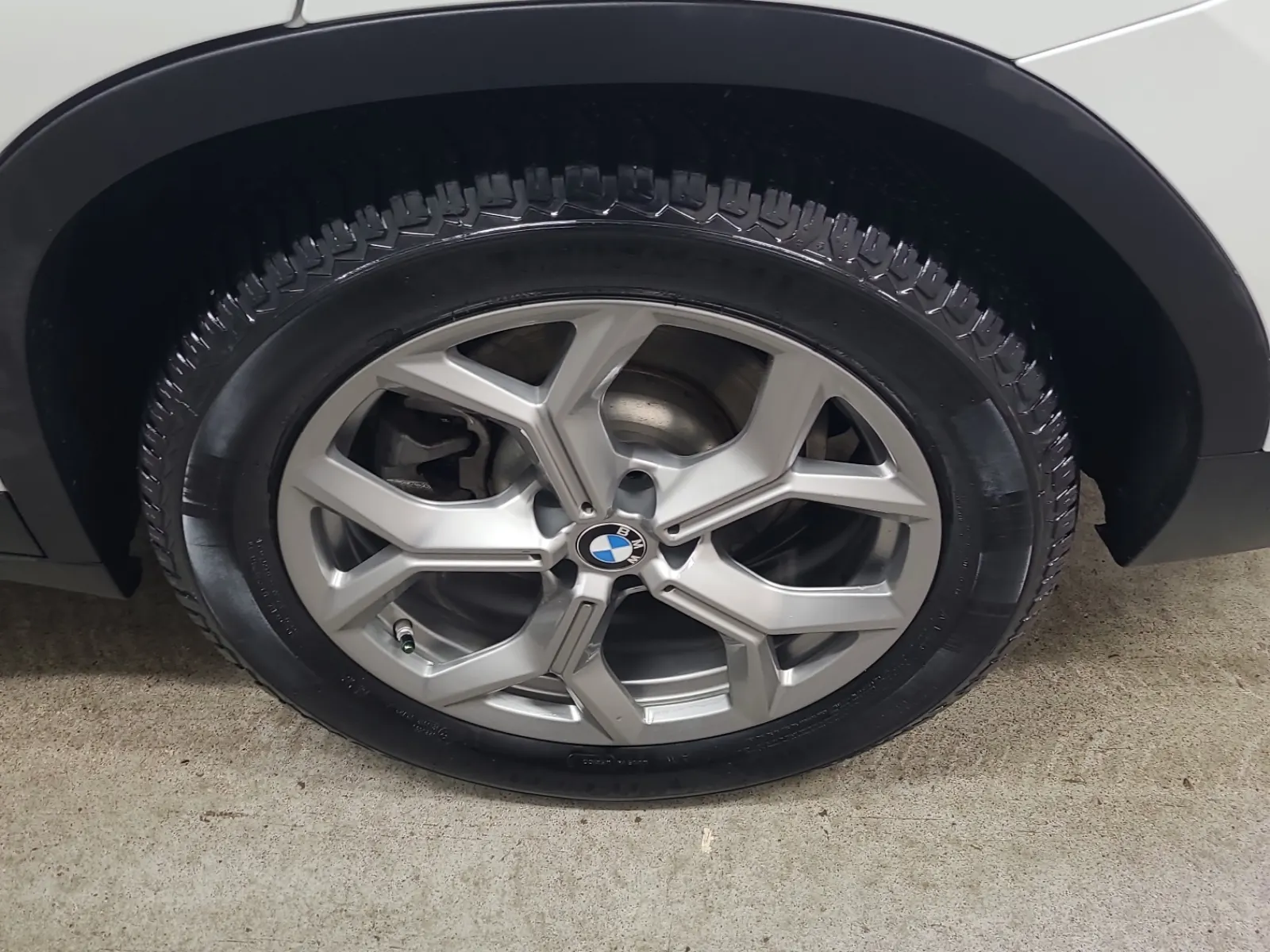 Left Rear Wheel/Tire Photo