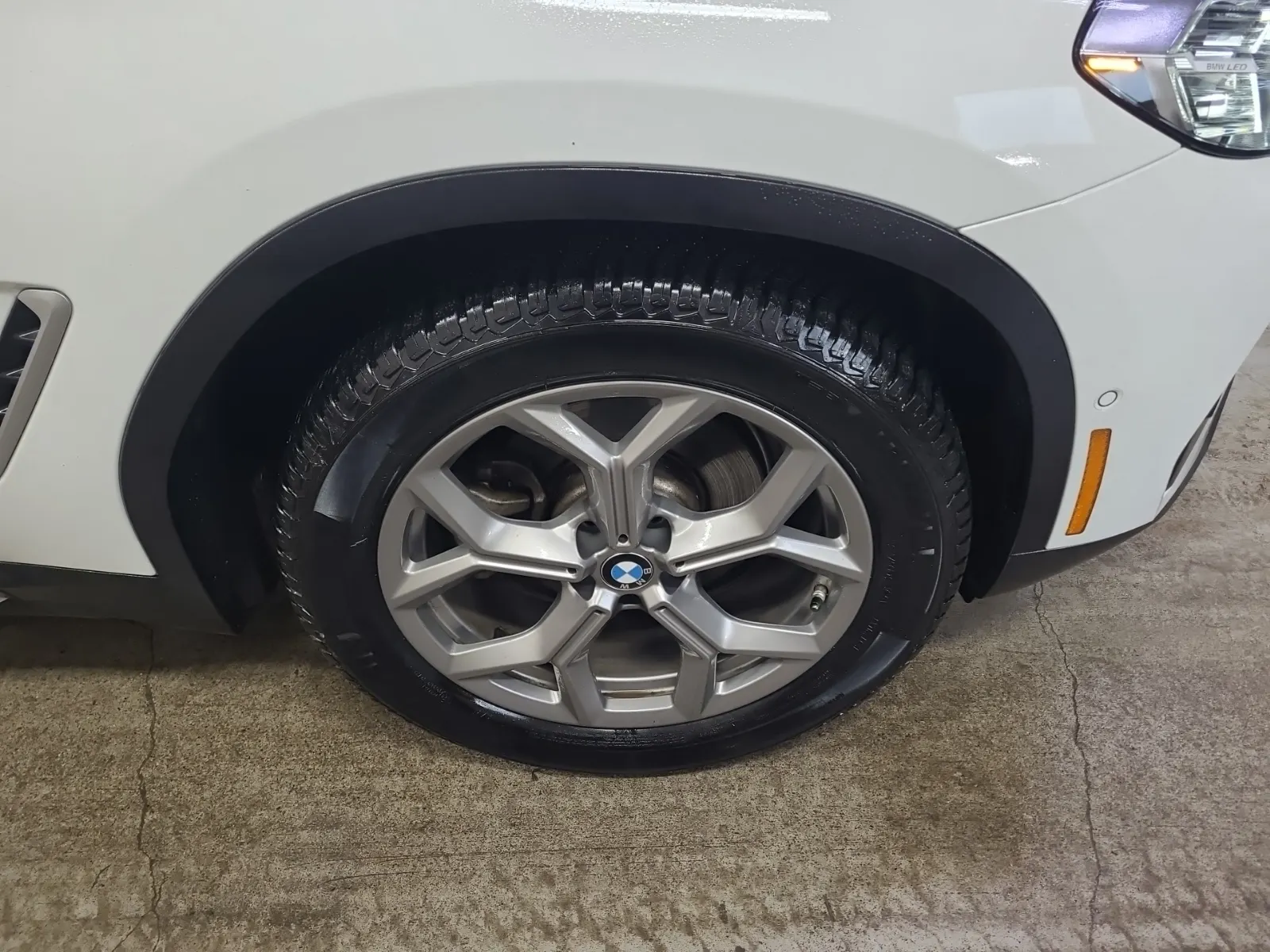 Right Front Wheel/Tire Photo