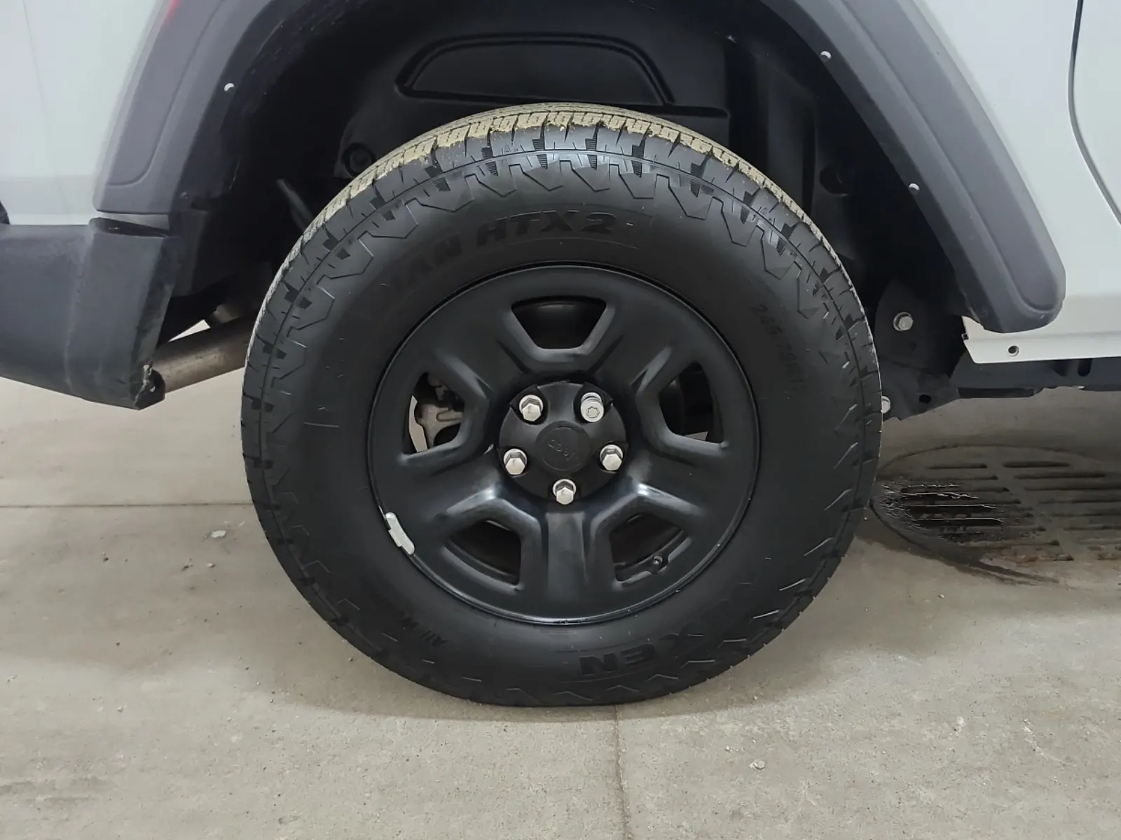 Right Rear Wheel/Tire Photo