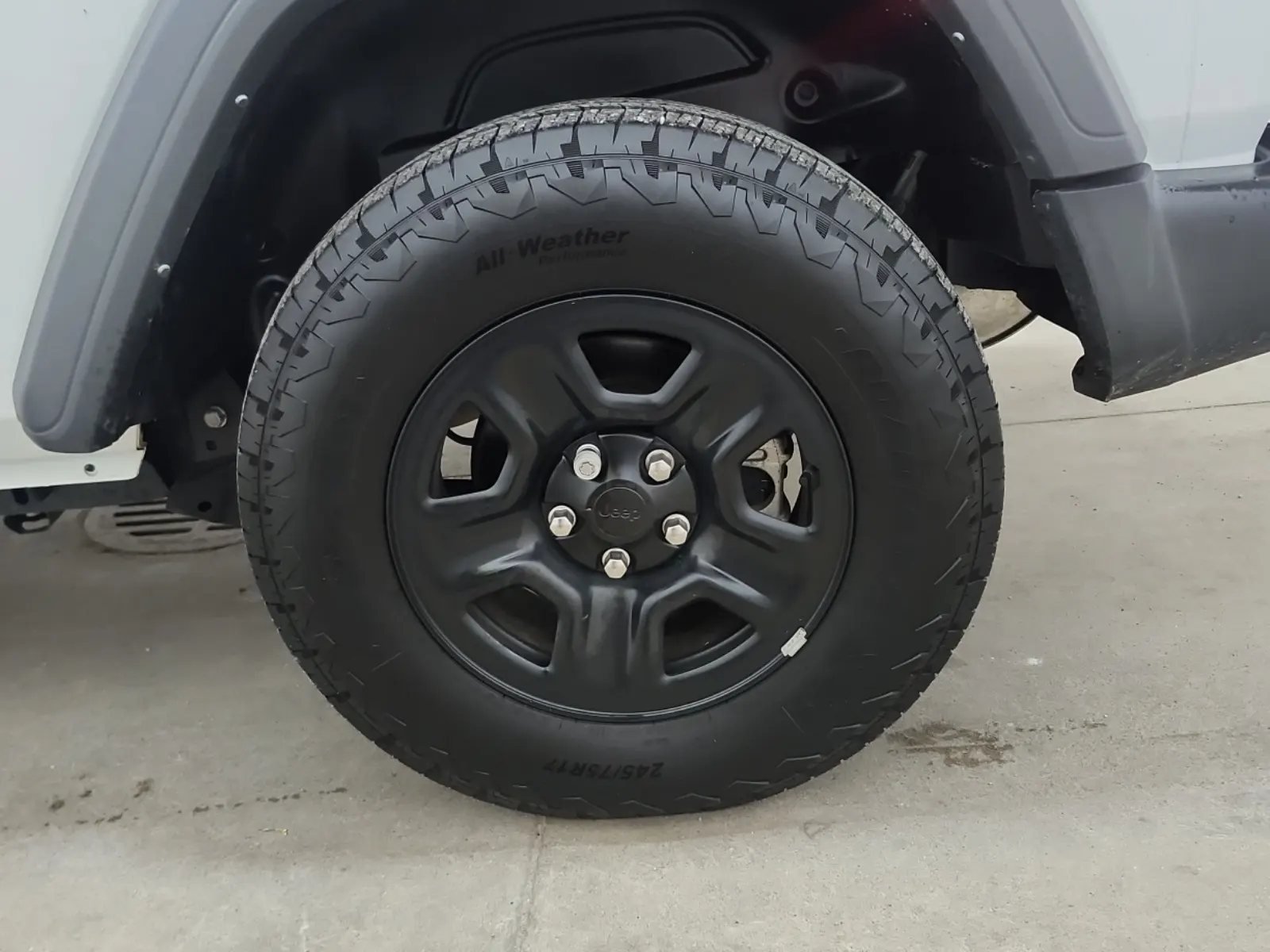 Left Rear Wheel/Tire Photo