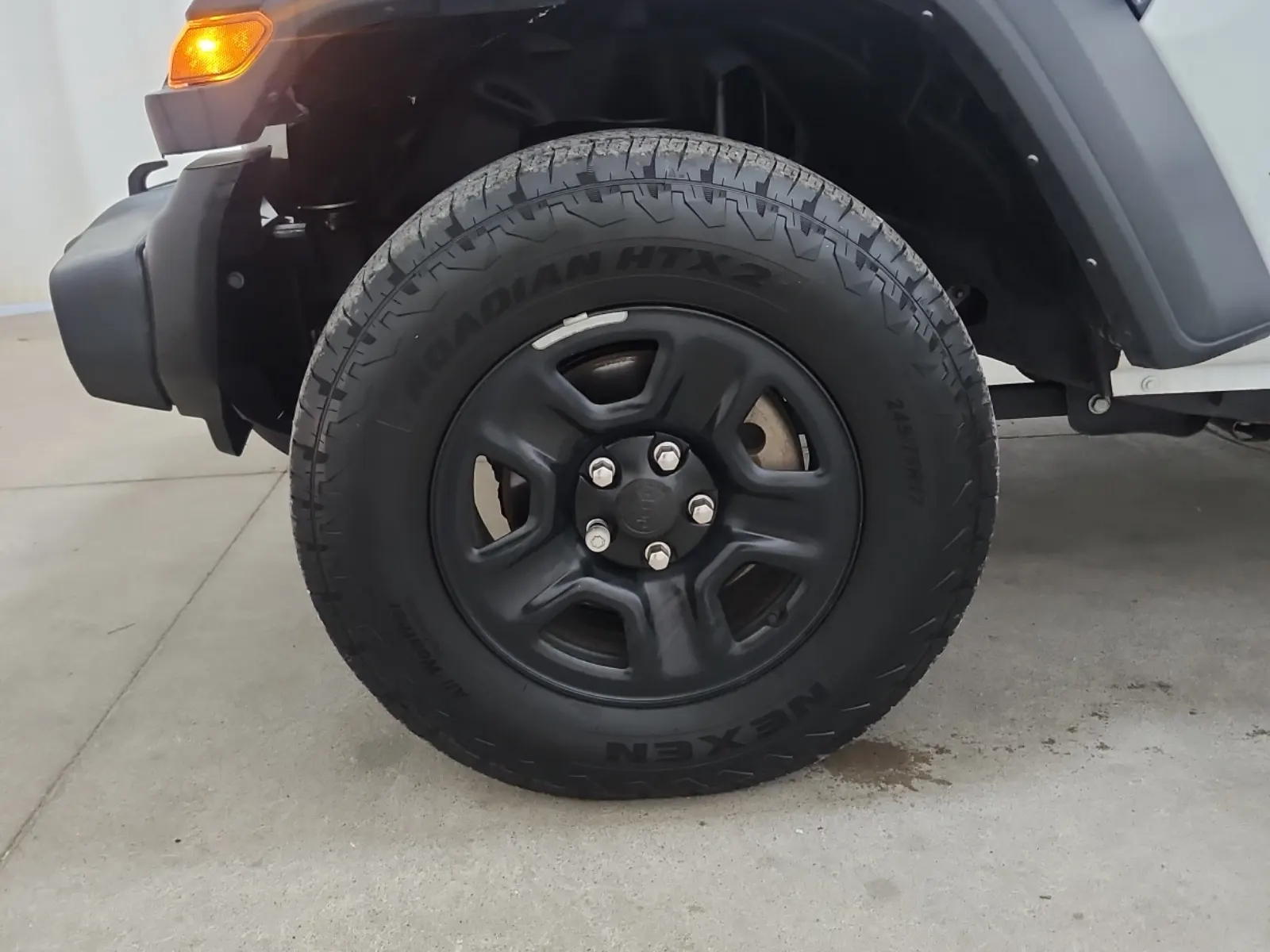 Front driver wheel/tire photo