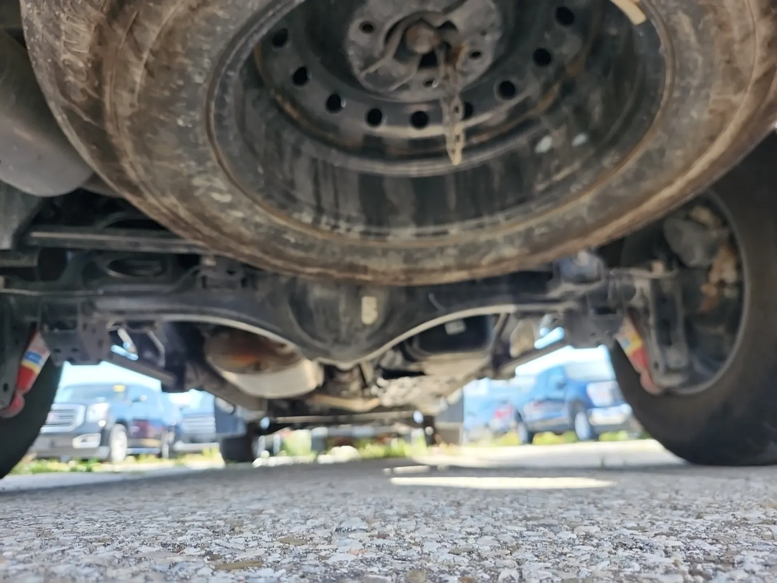 Undercarriage - Rear Photo