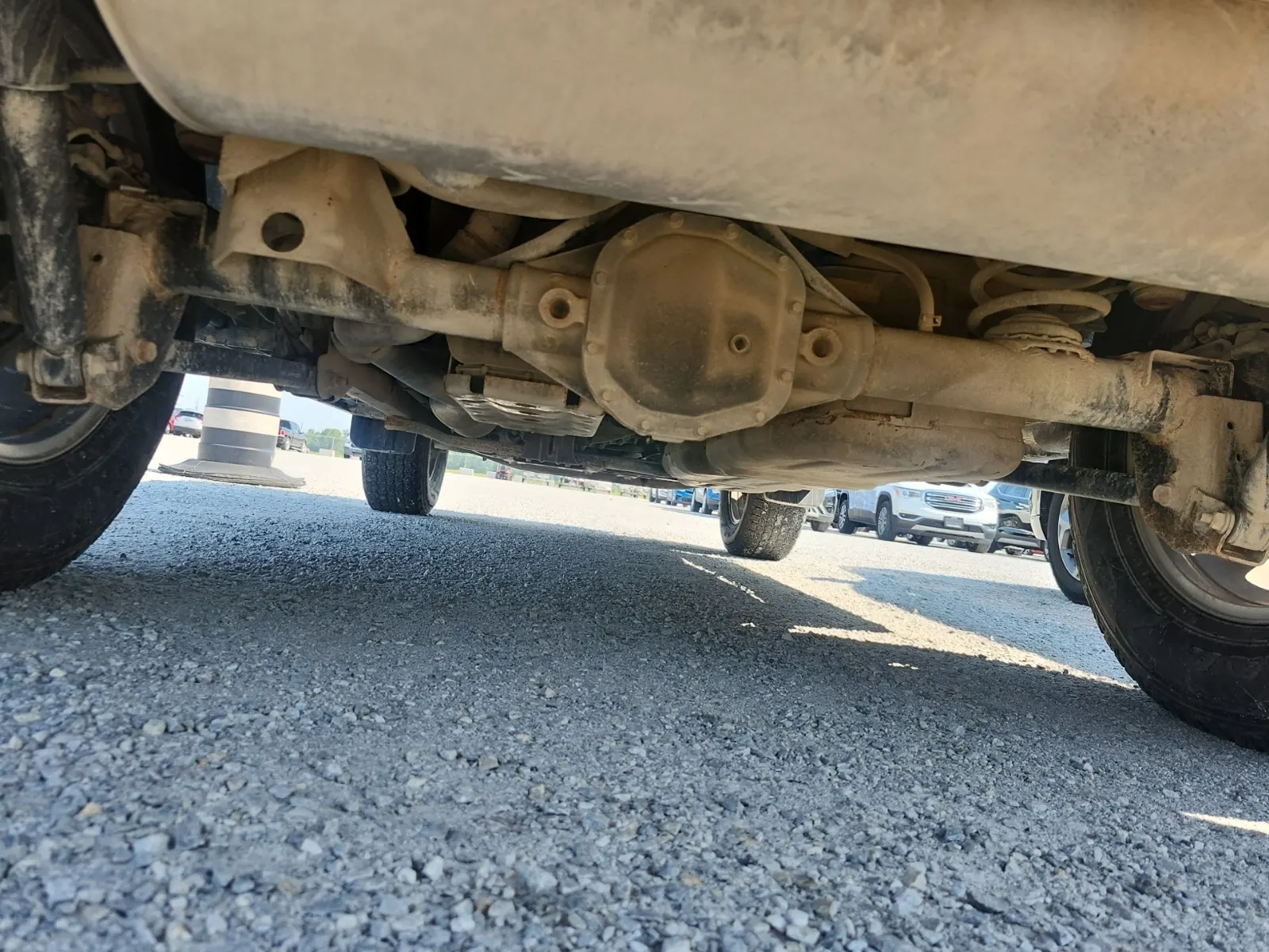 Undercarriage - Rear Photo