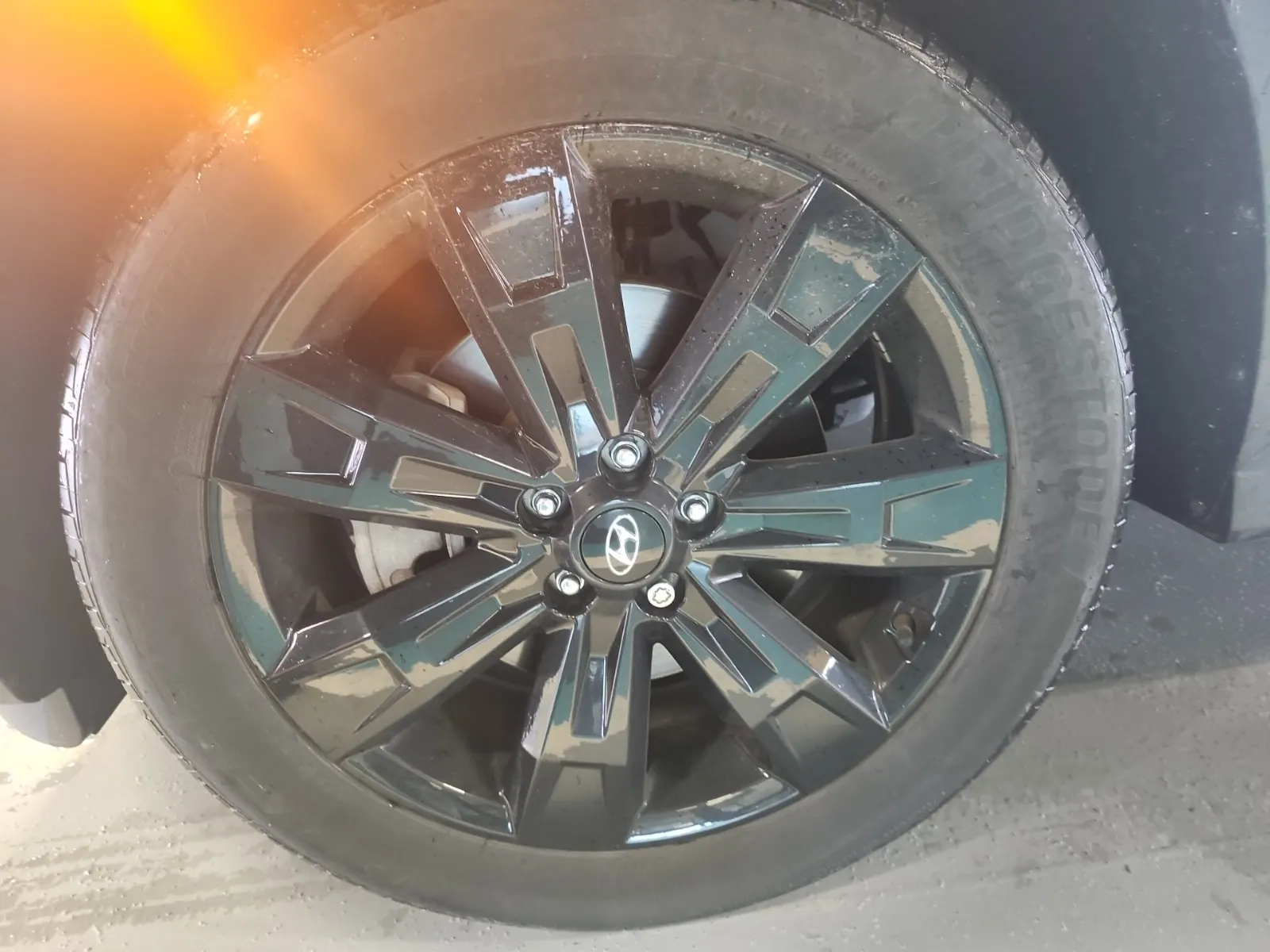 Front driver wheel/tire photo