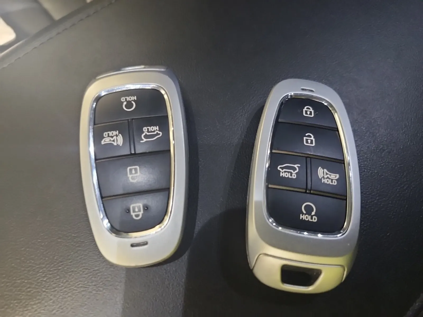 Keys/Fobs/Manual Photo