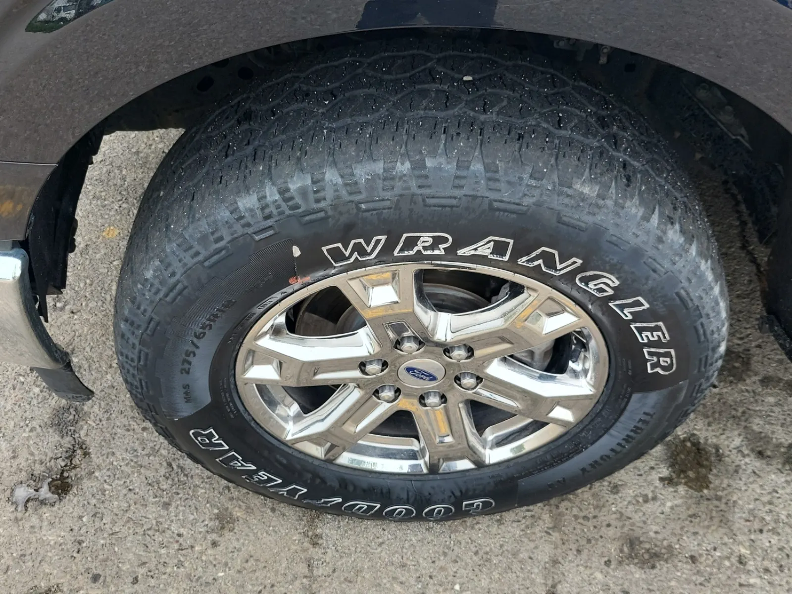 Front driver wheel/tire photo