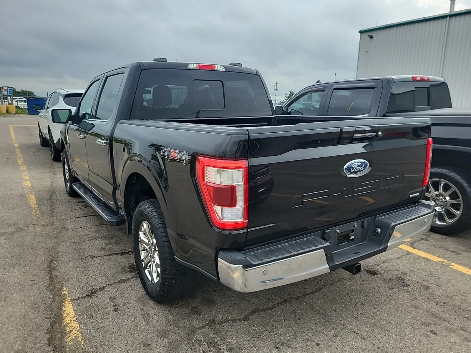 Driver Rear 3/4 Photo