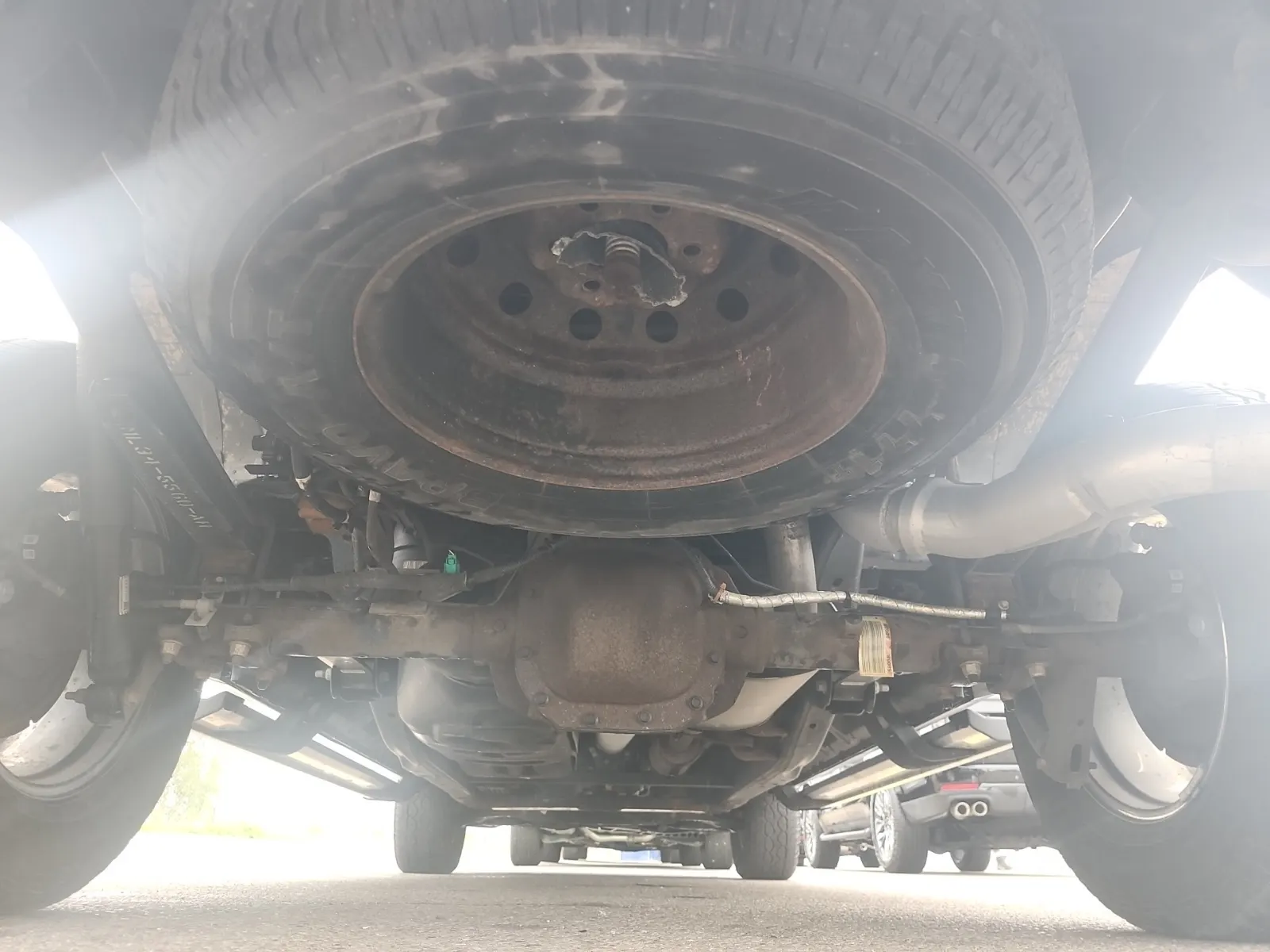 Undercarriage - Rear Photo