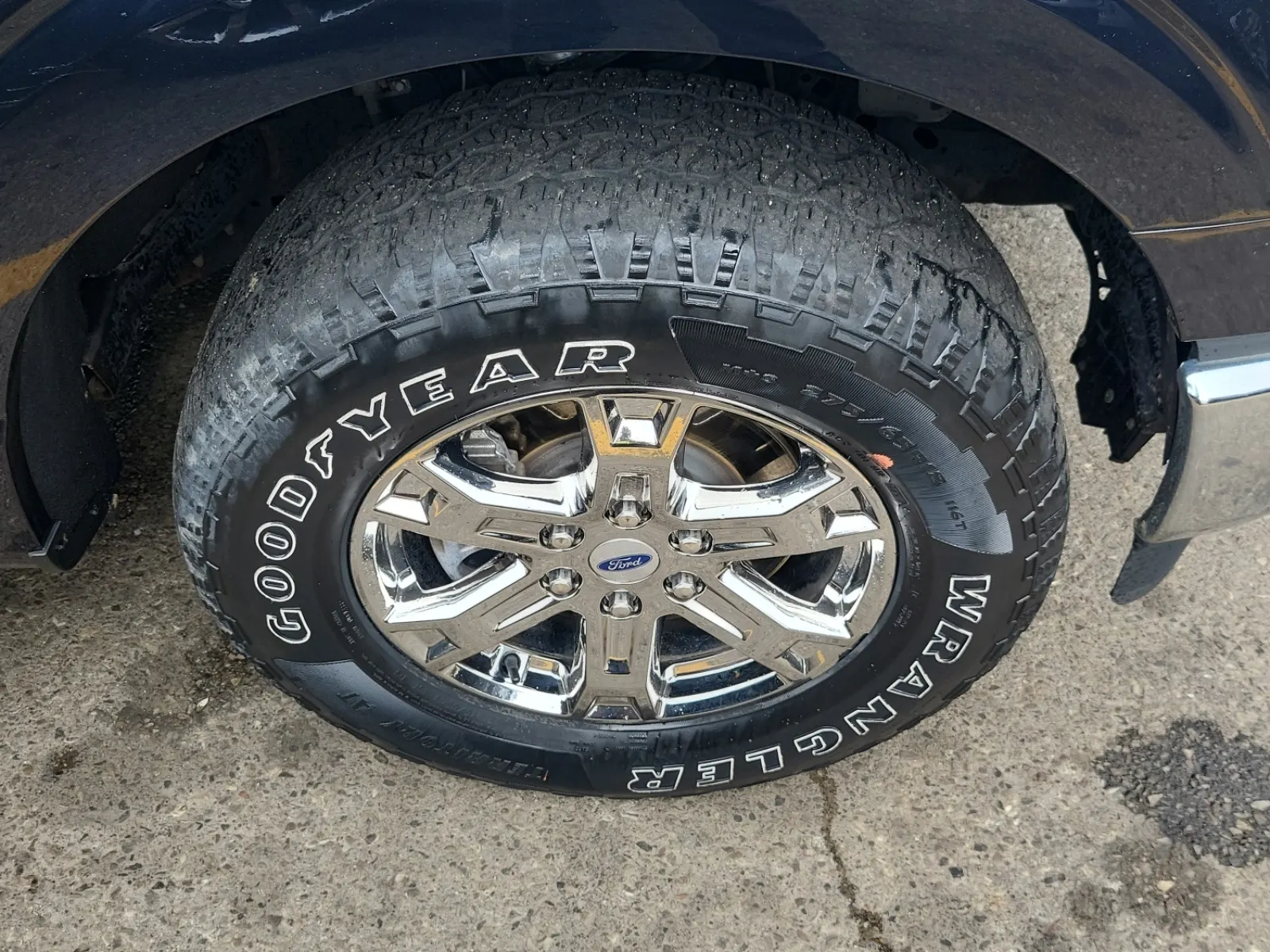 Right Front Wheel/Tire Photo