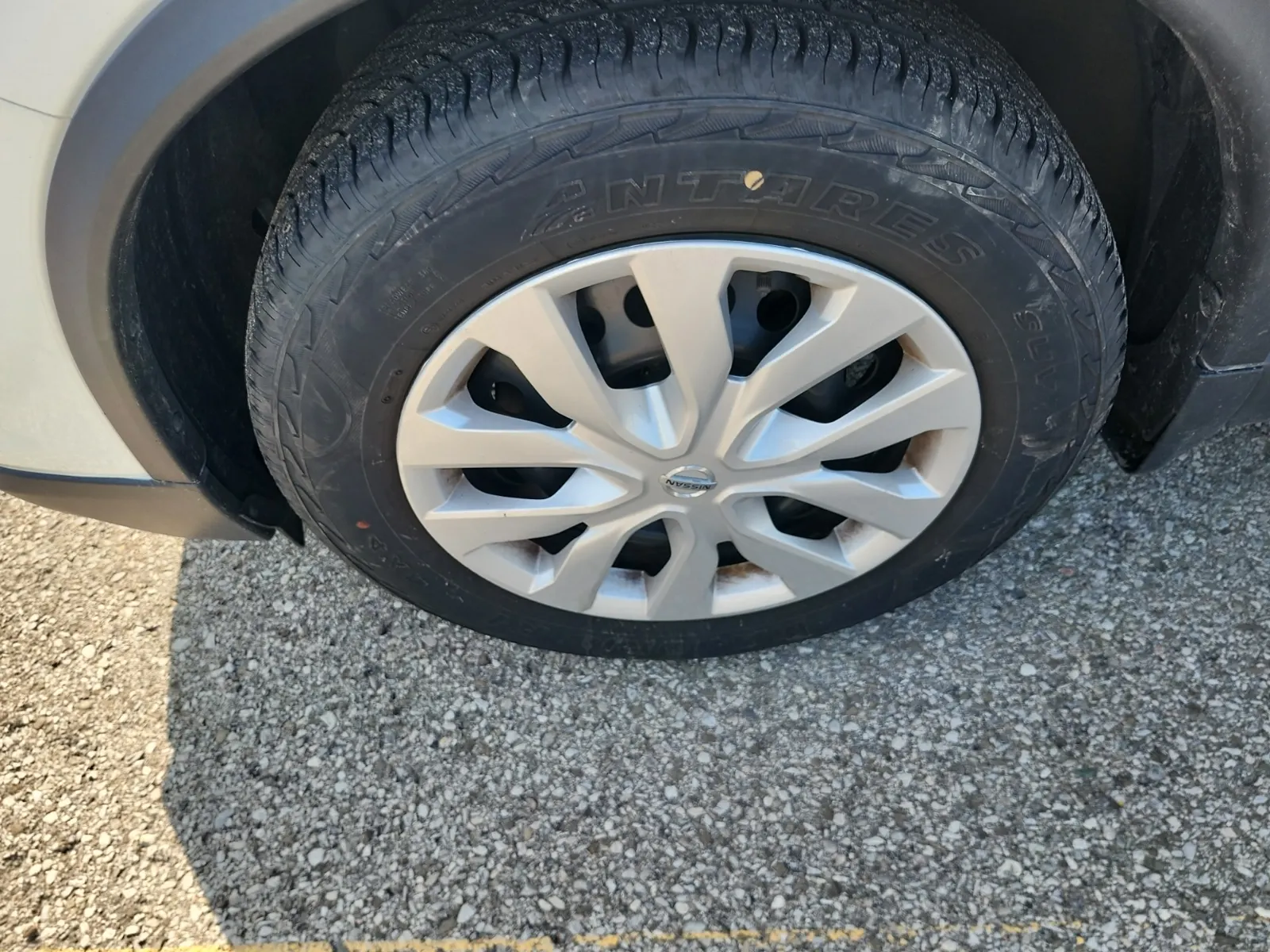 Front driver wheel/tire photo